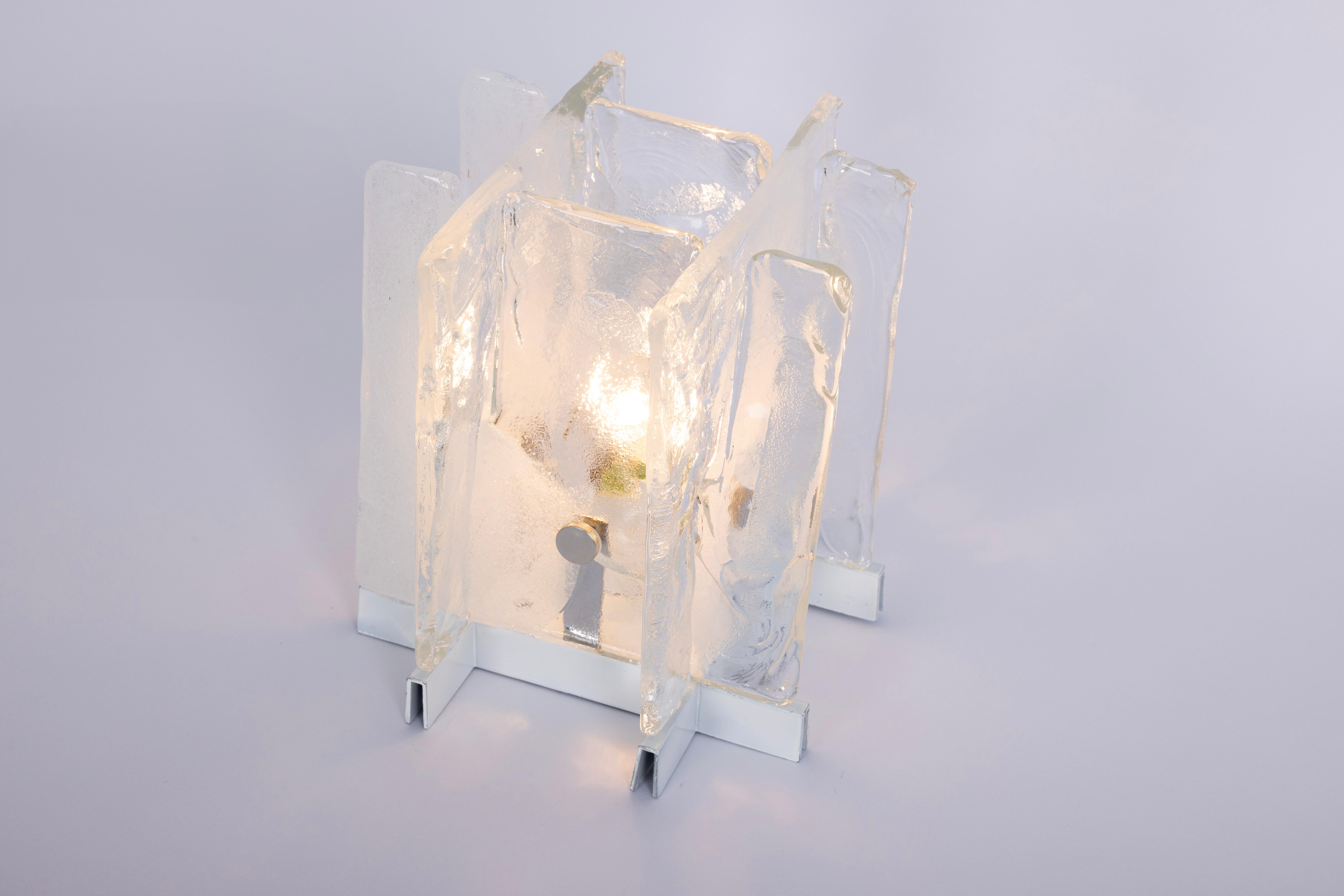 Verre de Murano 1 des 2 petites appliques en verre Design-Light par Carlo Nason pour Kalmar, années 1960 en vente