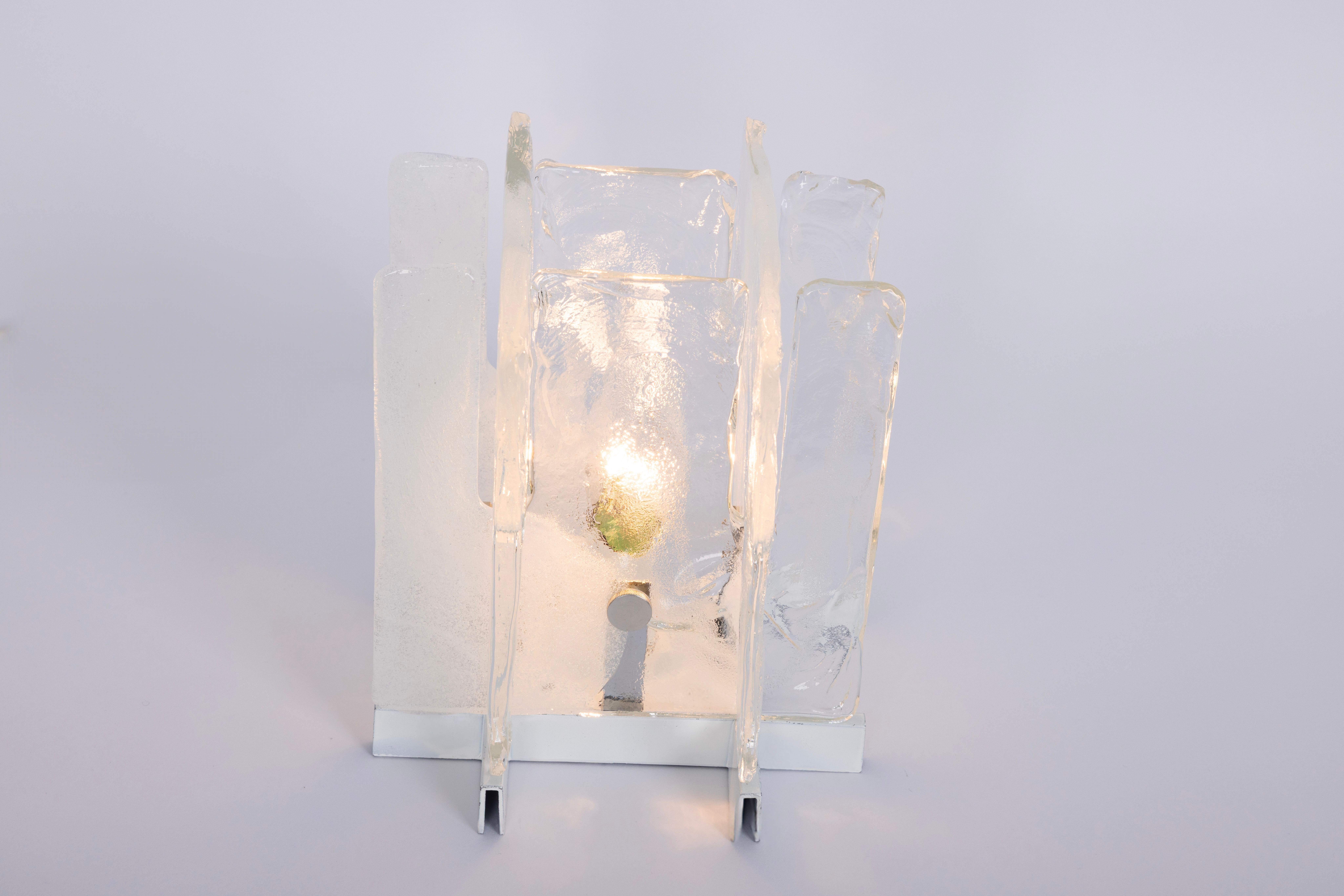 1 des 2 petites appliques en verre Design-Light par Carlo Nason pour Kalmar, années 1960 en vente 1