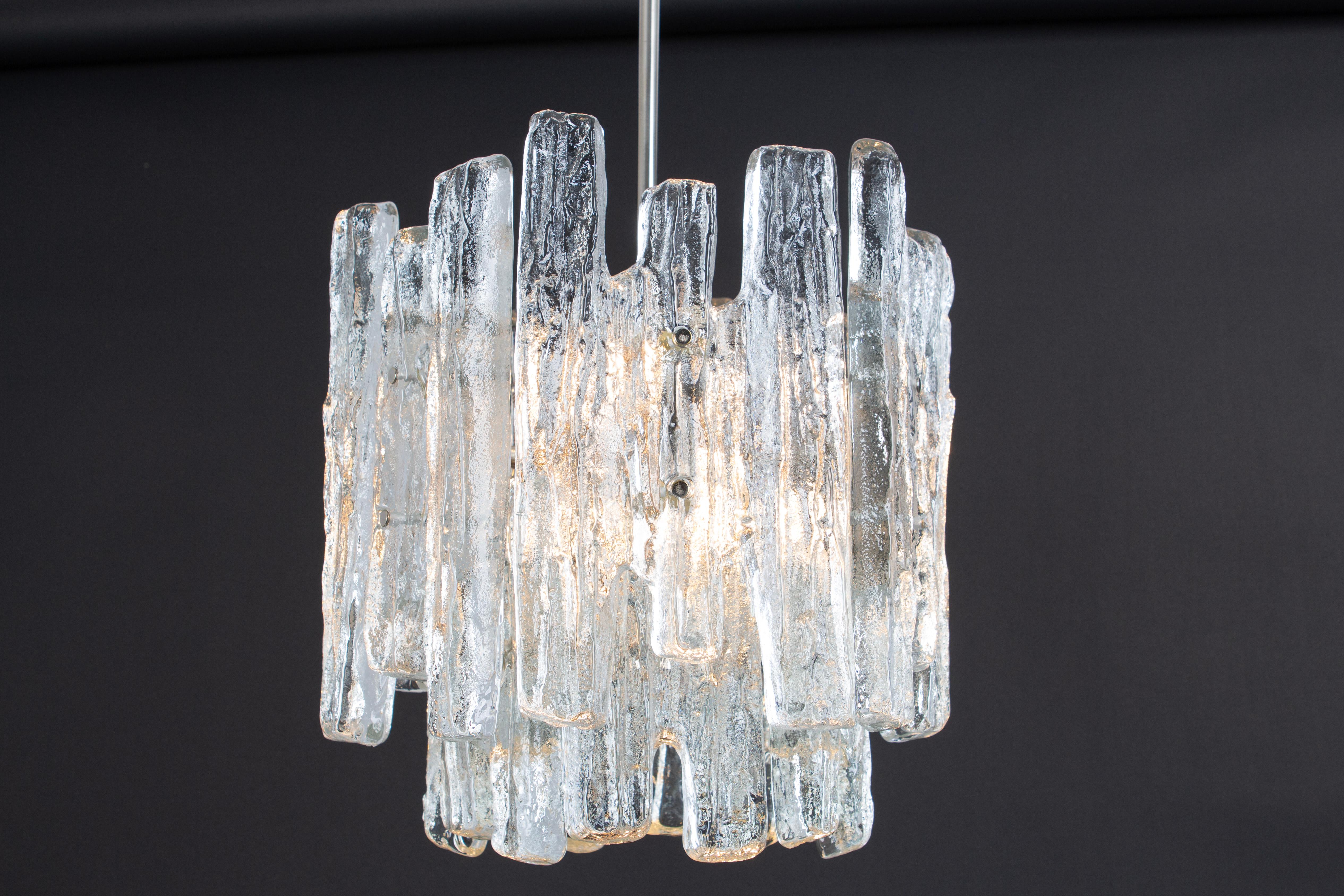 1 of 2 Lampadario Petite in vetro di Murano di Kalmar, Austria, anni '60 in vendita 7