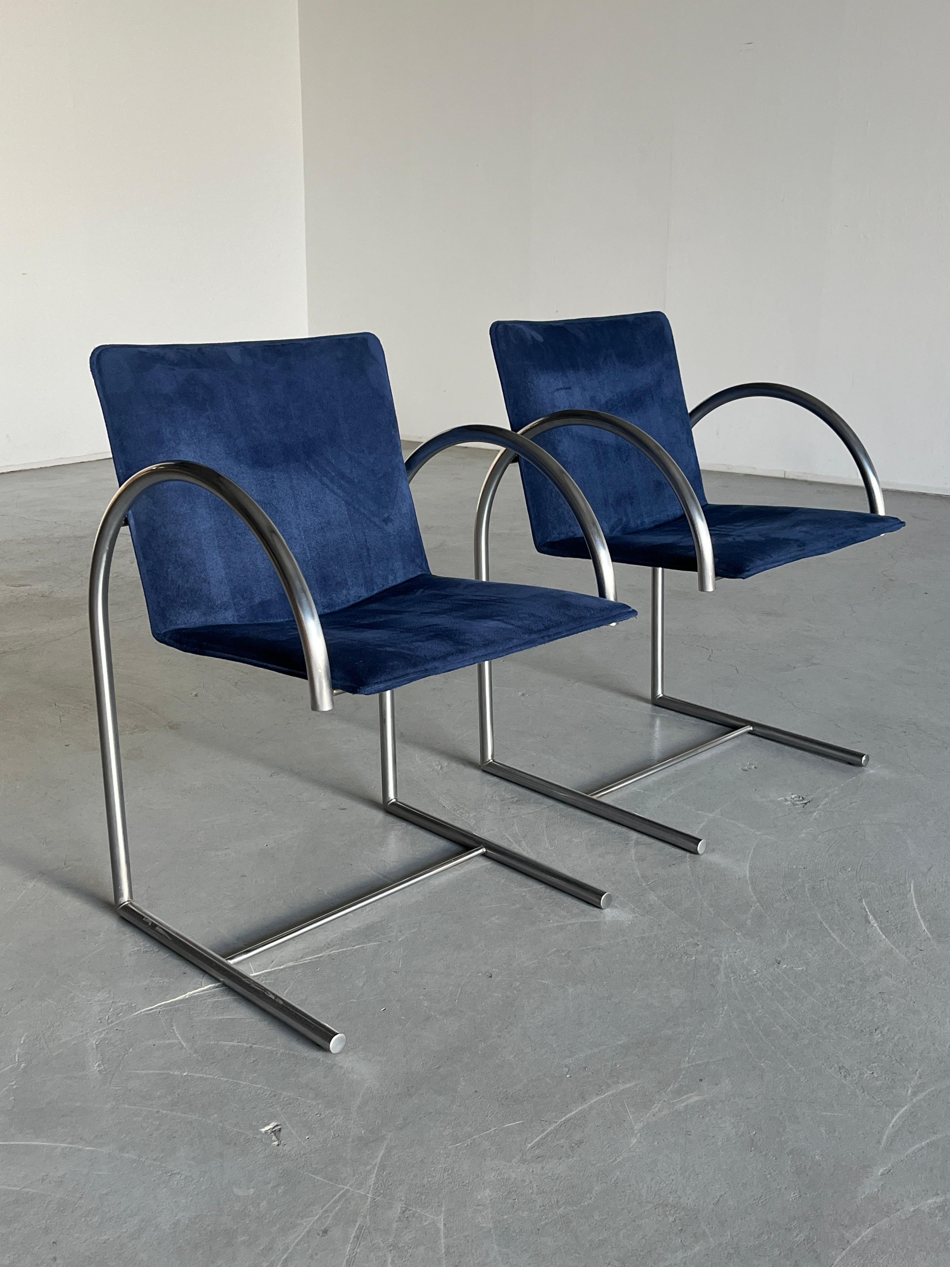 Néerlandais 1 des 2 chaises cantilever postmodernes 'Cirkel' de Metaform, années 1980, Pays-Bas en vente