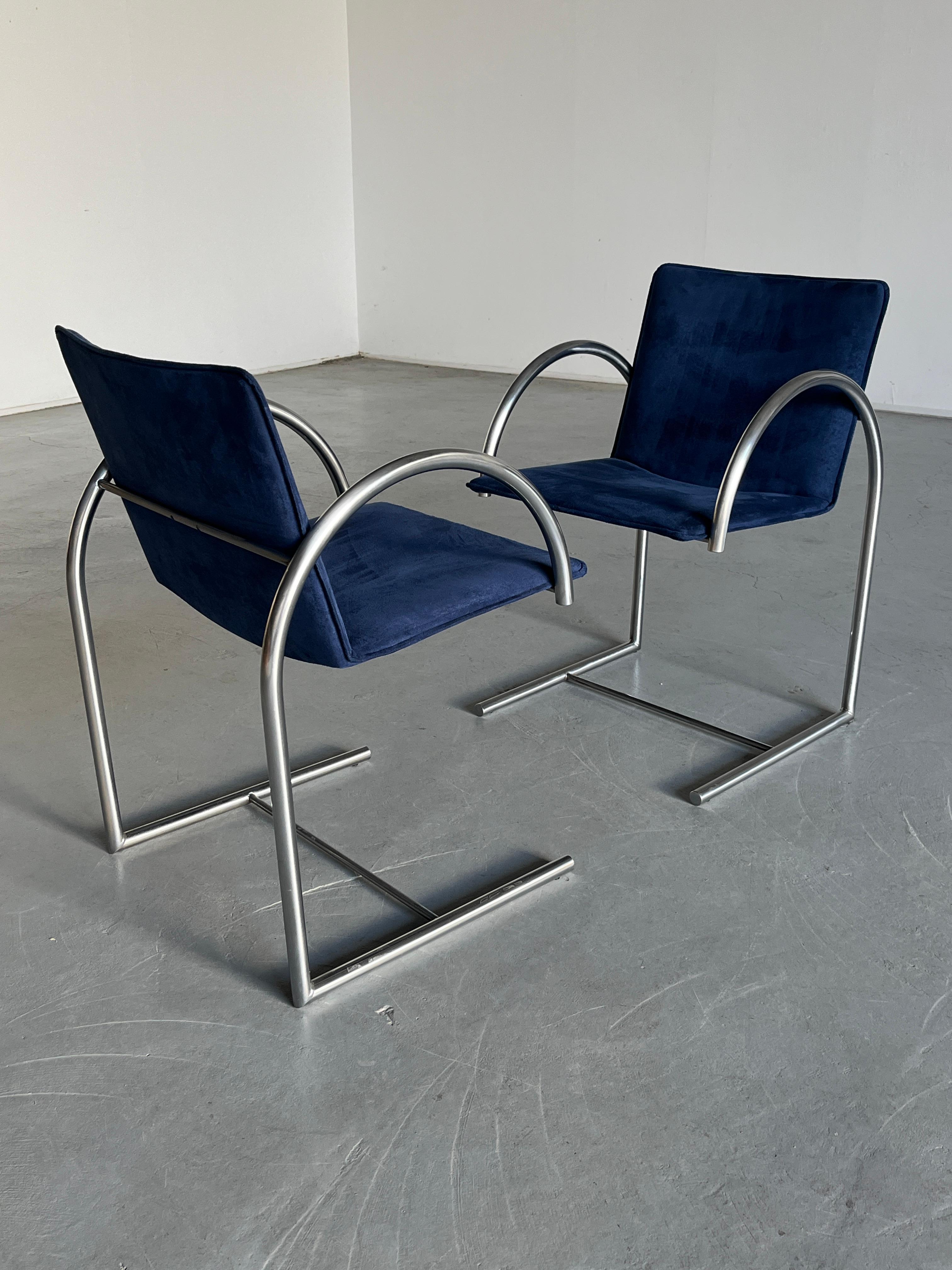 Métal 1 des 2 chaises cantilever postmodernes 'Cirkel' de Metaform, années 1980, Pays-Bas en vente
