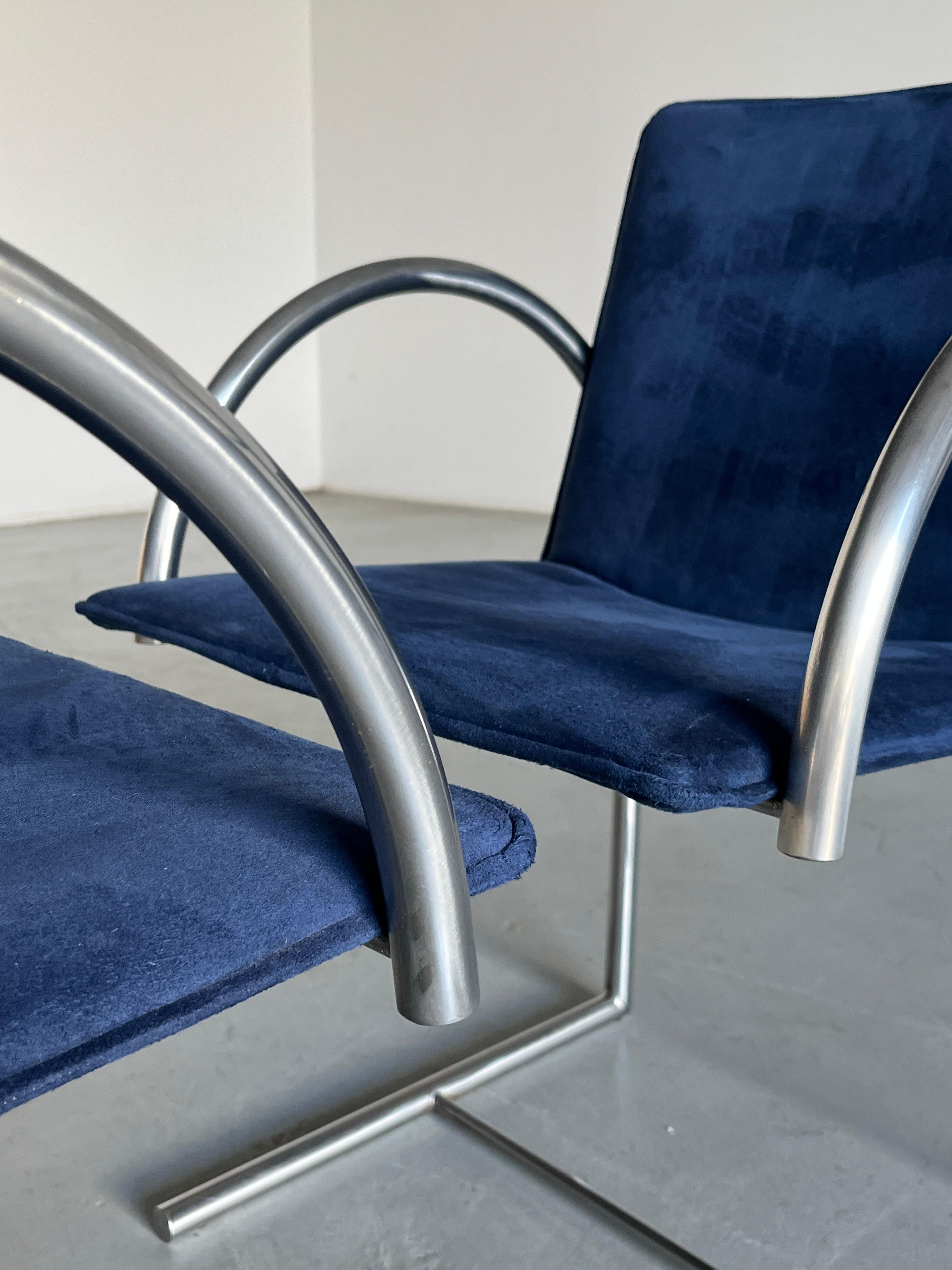 1 des 2 chaises cantilever postmodernes 'Cirkel' de Metaform, années 1980, Pays-Bas en vente 2