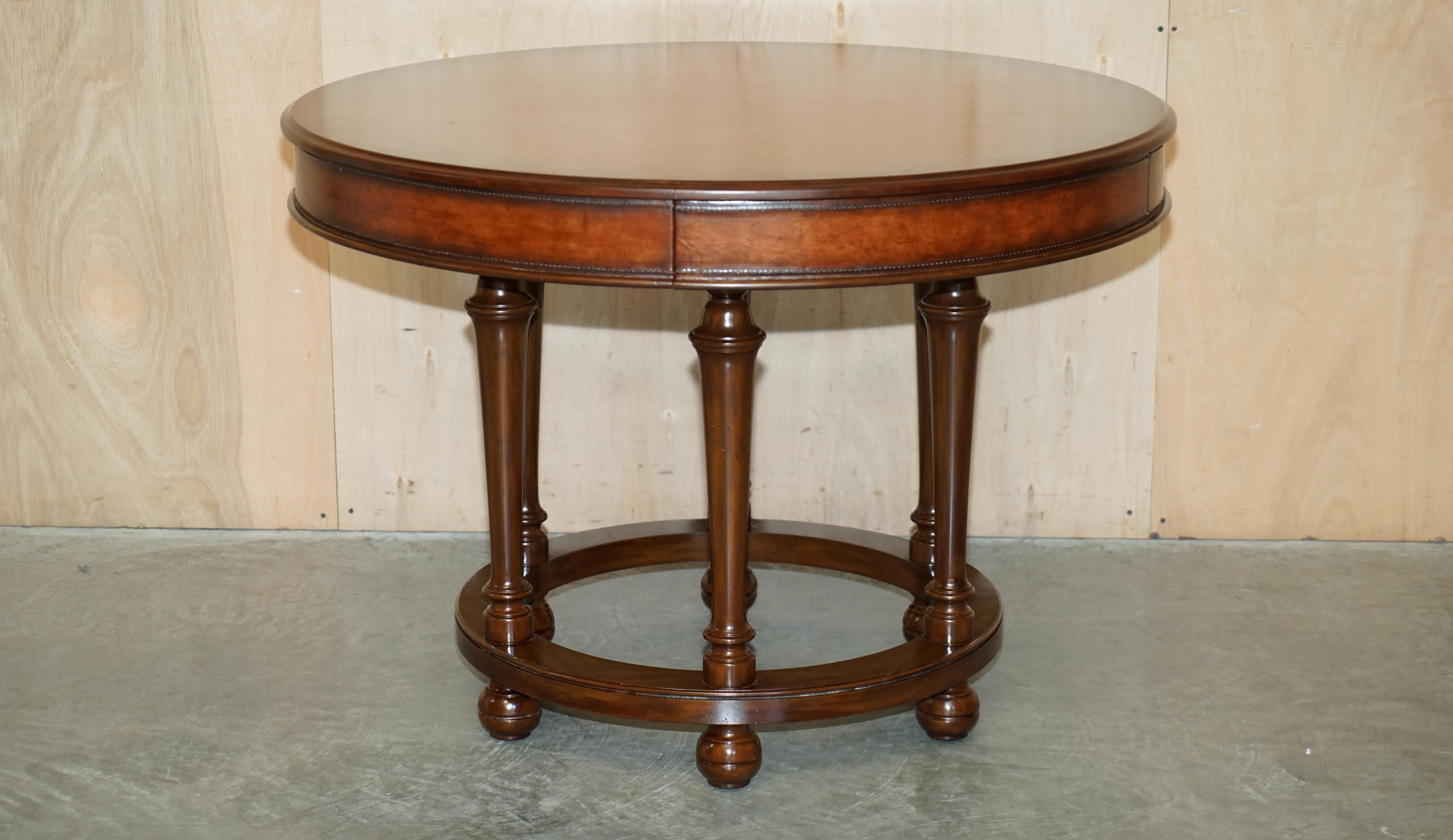 1 von 2 RALPH LAUREN CENTRE OCCASiONAL CENTRE TABLES aus braunem LEDER (Regency) im Angebot