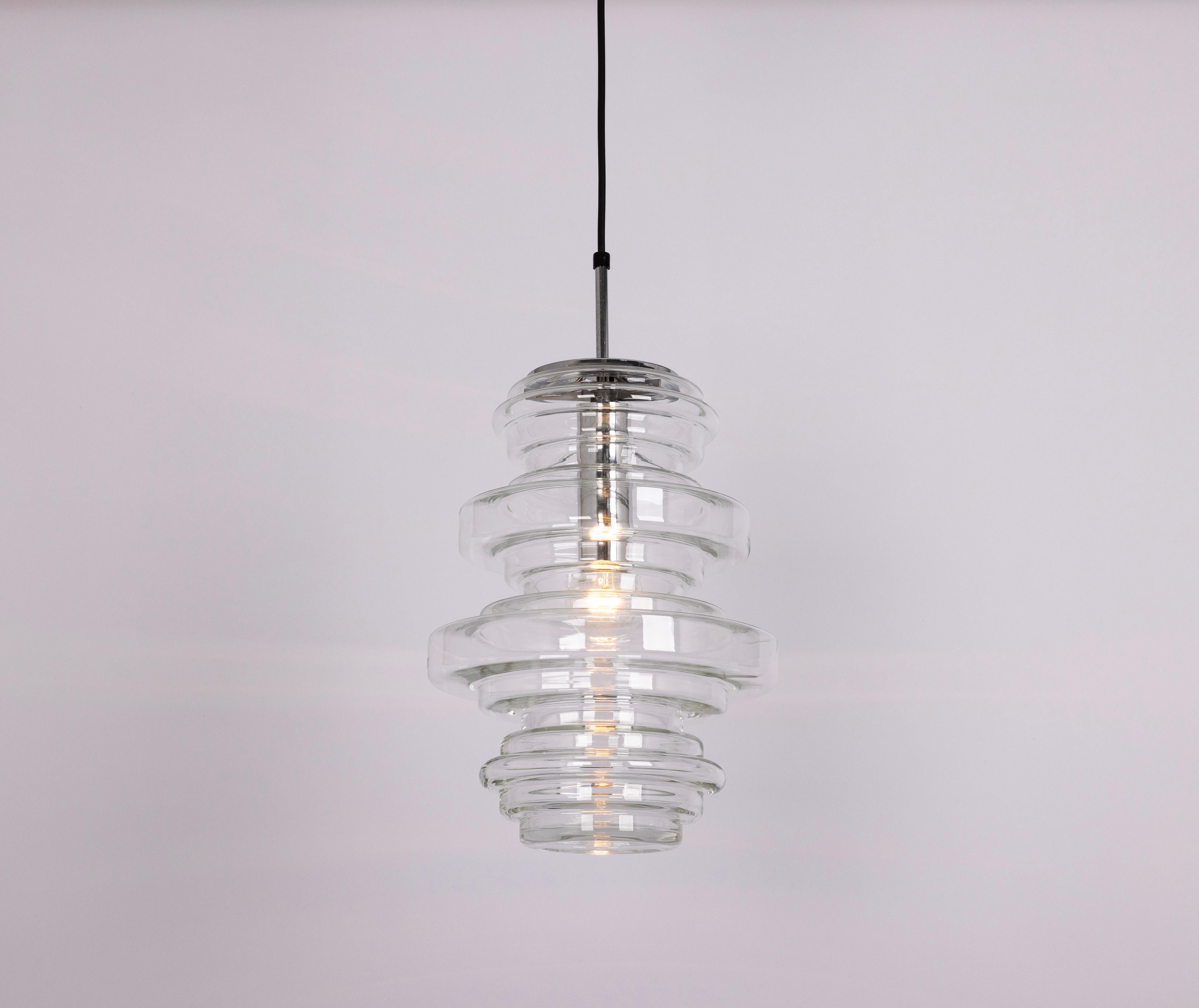 Mid-Century moderno 1 di 2 rare grandi lampade a sospensione in vetro trasparente di Limburg, Germania, anni '70 in vendita