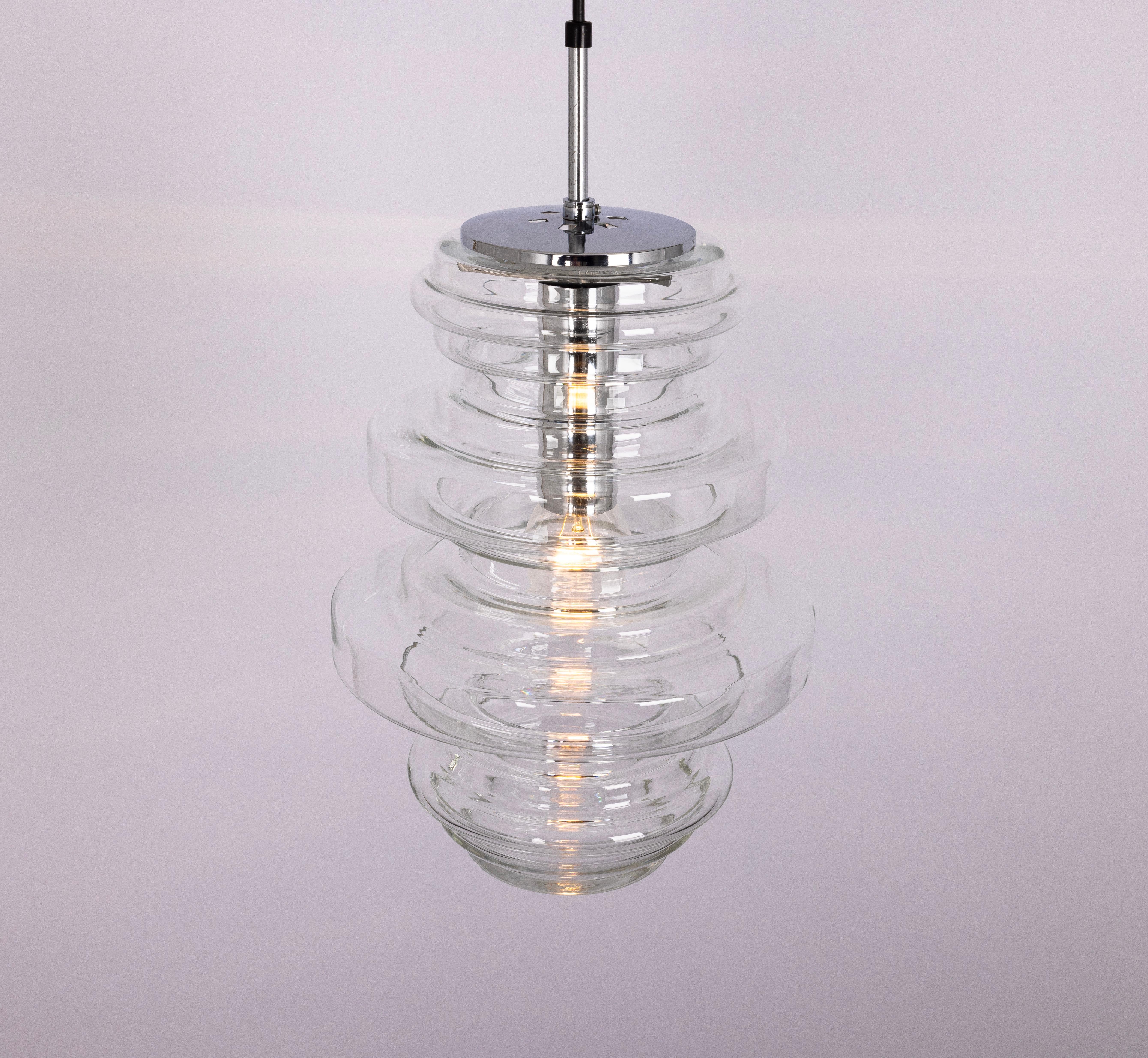 Fine XX secolo 1 di 2 rare grandi lampade a sospensione in vetro trasparente di Limburg, Germania, anni '70 in vendita