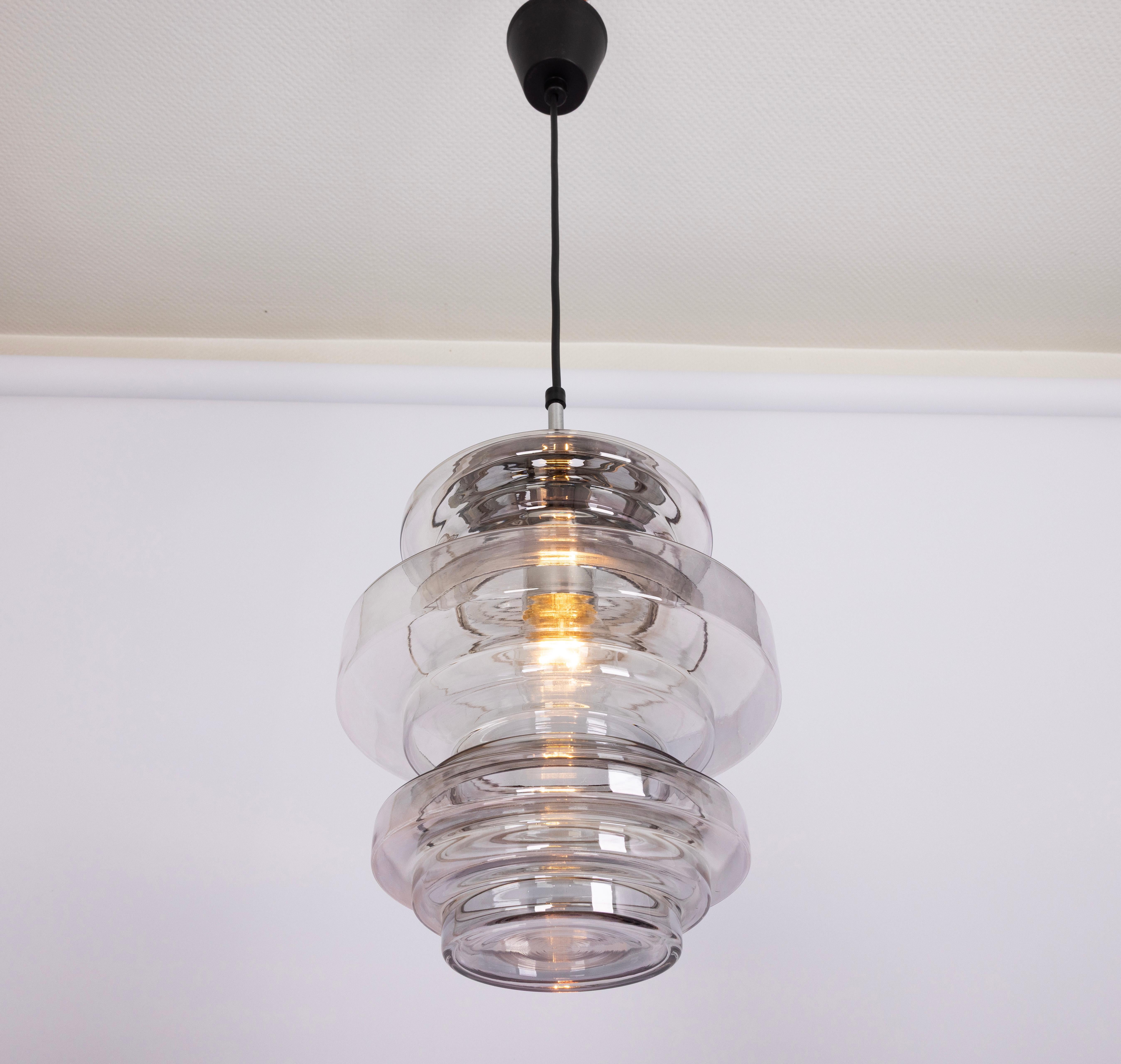 1 di 2 rare lampade a sospensione in vetro fumé di Limburg, Germania, anni '70 in vendita 6