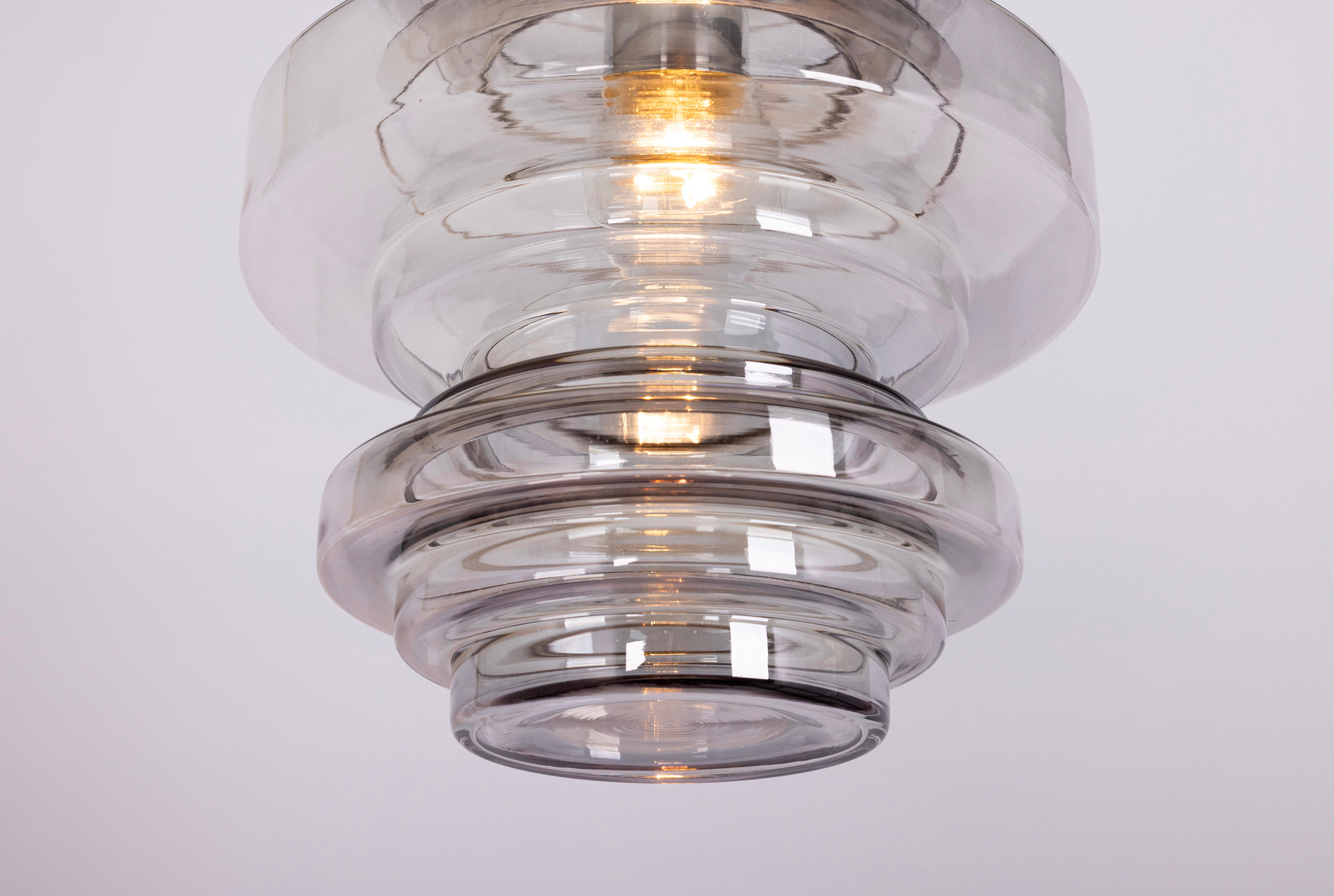 1 di 2 rare lampade a sospensione in vetro fumé di Limburg, Germania, anni '70 in vendita 7