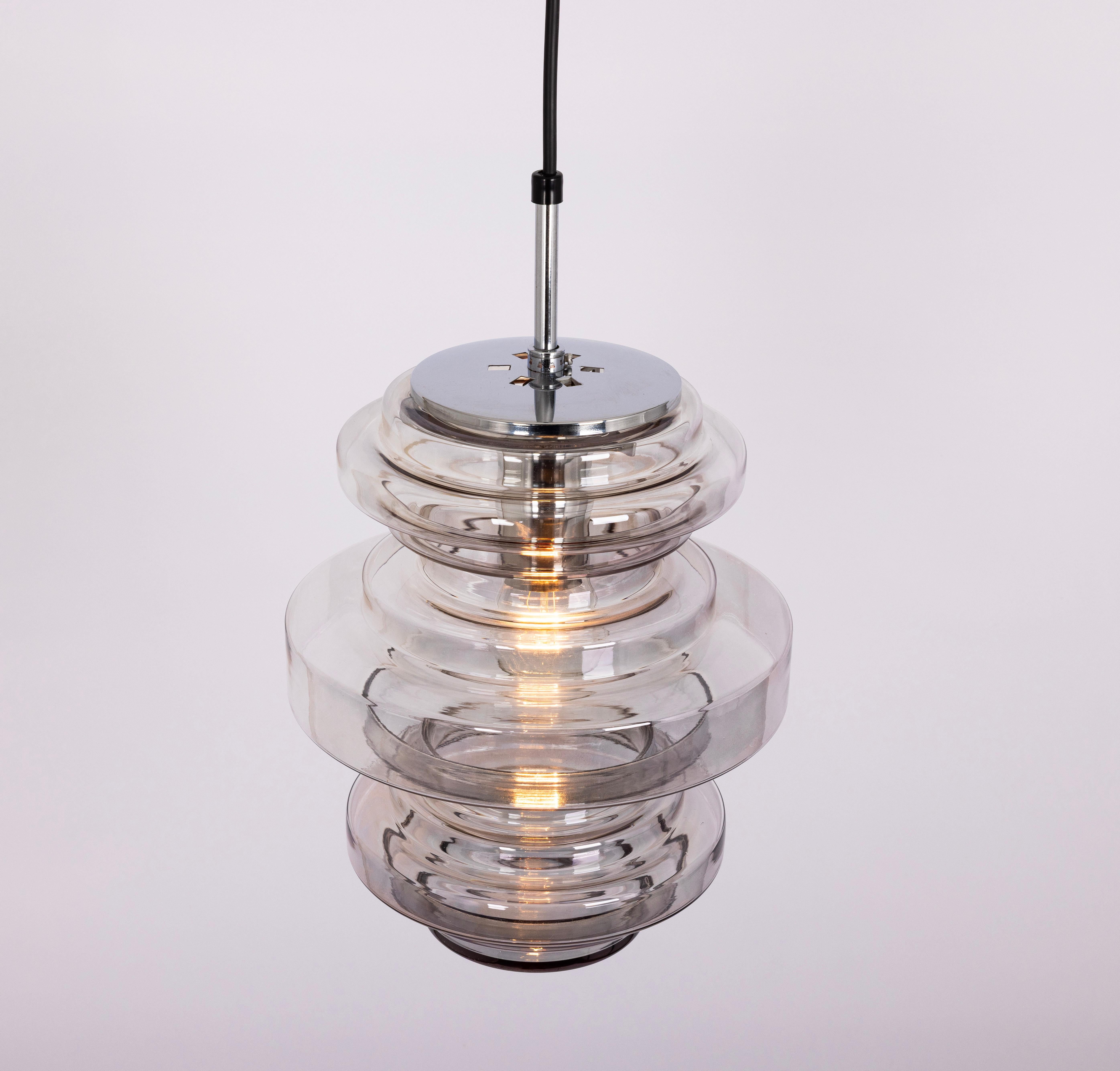 1 di 2 rare lampade a sospensione in vetro fumé di Limburg, Germania, anni '70 in vendita 8