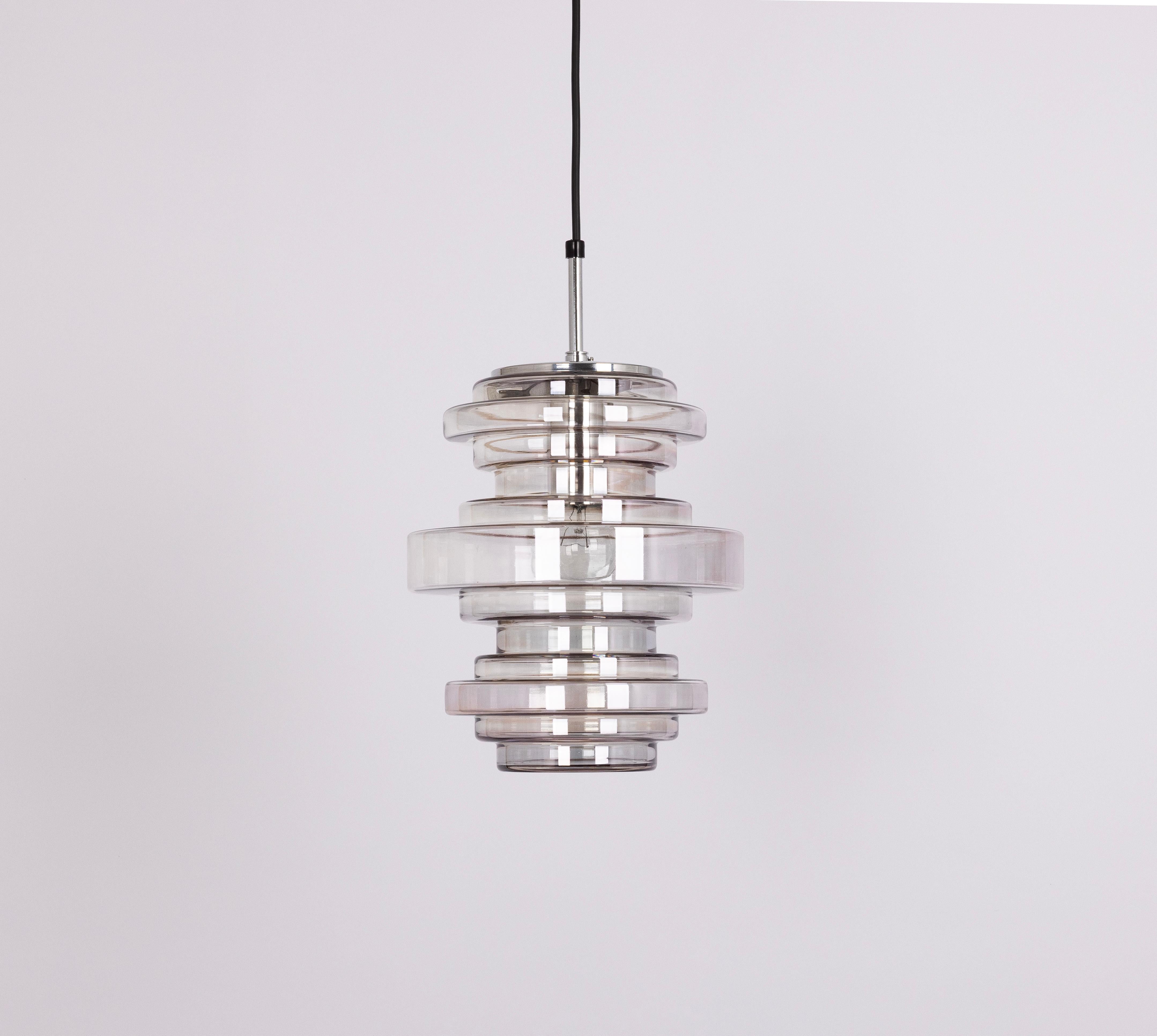 1 di 2 rare lampade a sospensione in vetro fumé di Limburg, Germania, anni '70 in vendita 11