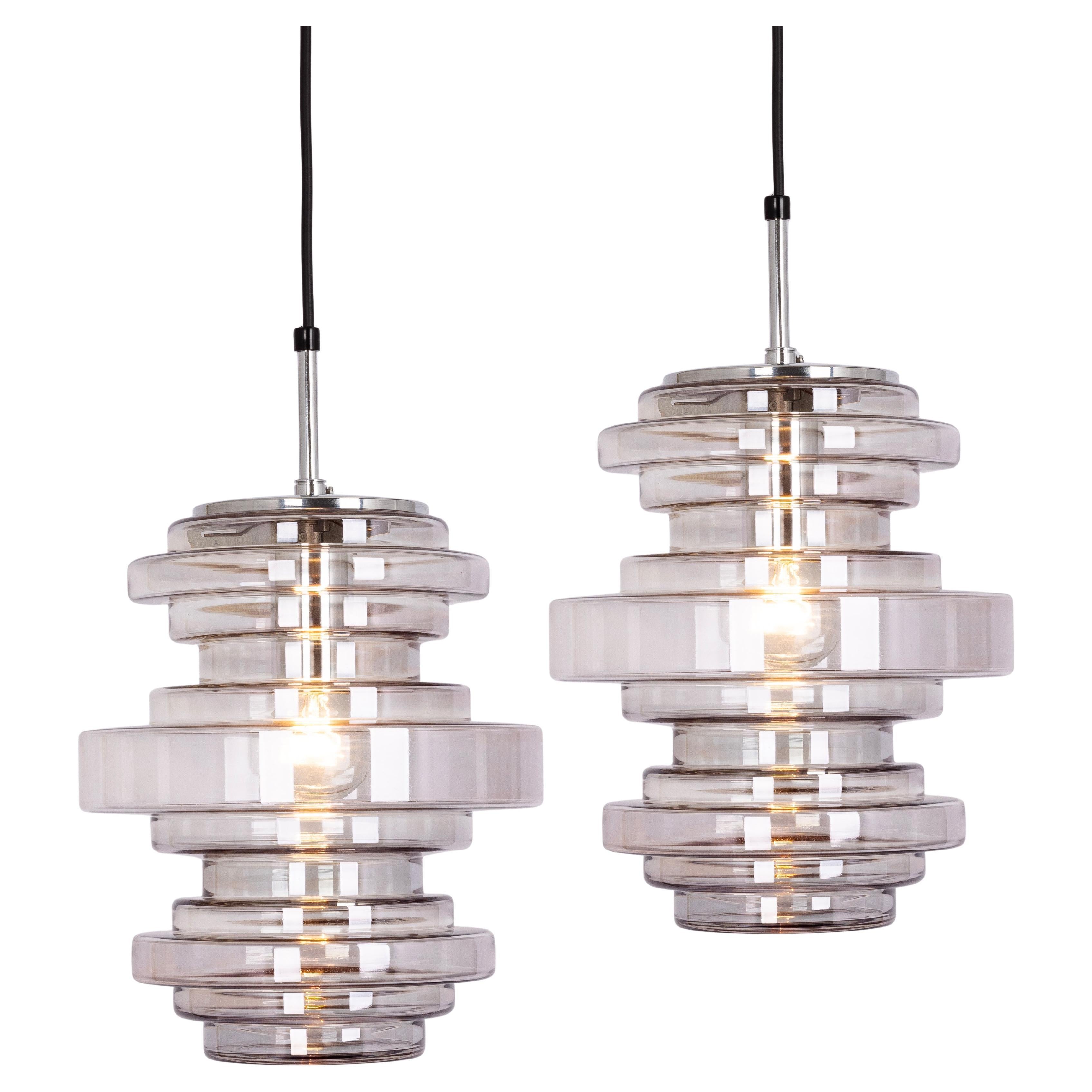 1 di 2 rare lampade a sospensione in vetro fumé di Limburg, Germania, anni 
70