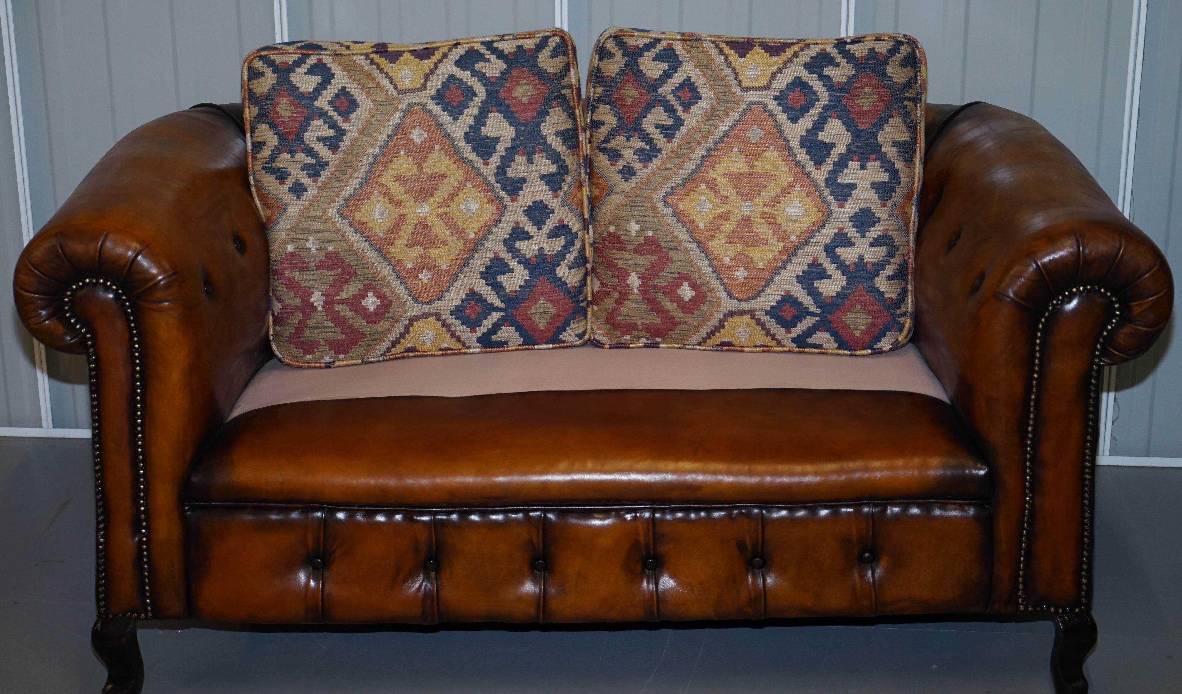 1 of 2 Restored Victorian Gentleman's Club Chesterfield Leather Sofas Kilim Seat For Sale 10