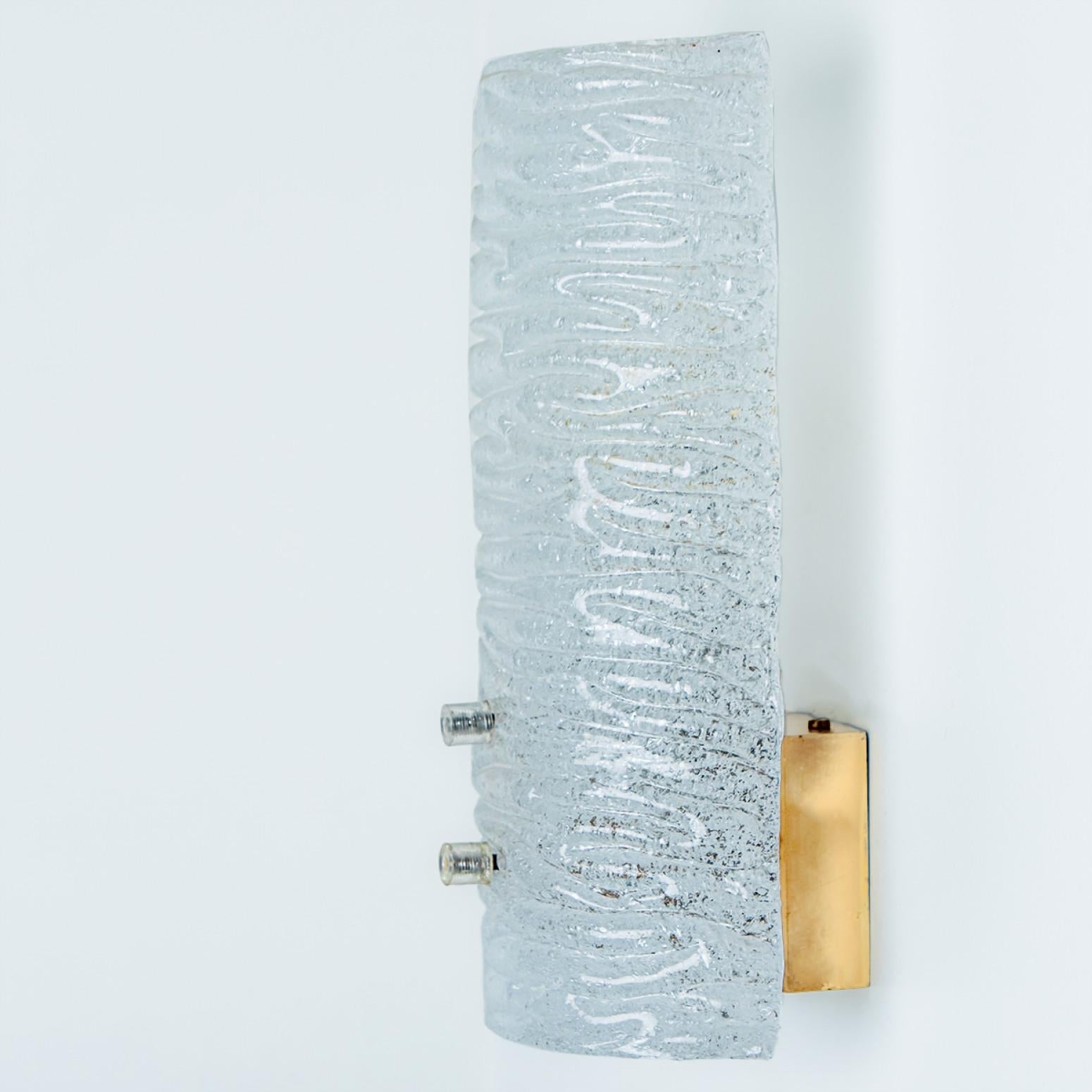 1 von 2 Ribble Wandleuchten aus strukturiertem Glas aus Messing von J.T. Kalmar, Österreich (Sonstiges) im Angebot