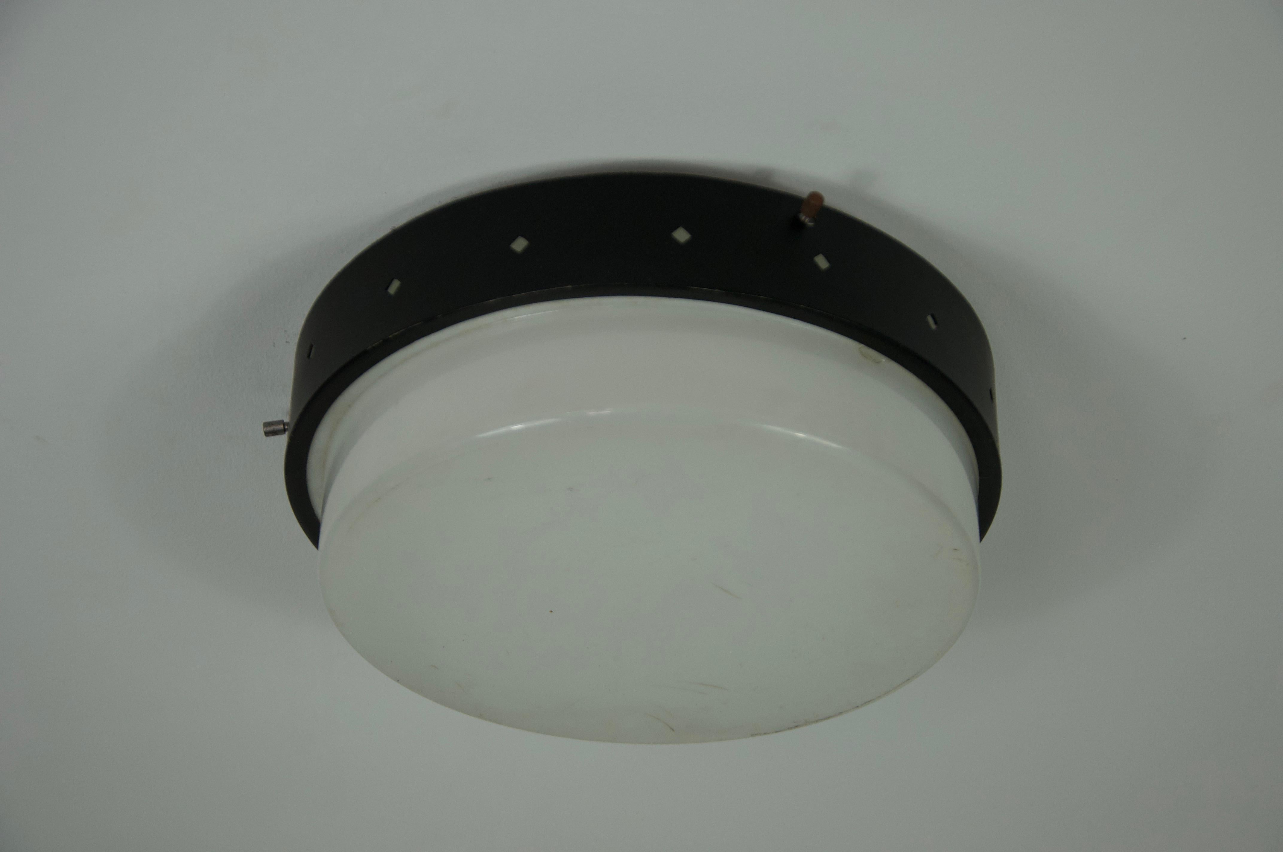 1 of 2 Round Mid-Century Flush Mount, 1960s, Italy In Good Condition For Sale In Hagenbach, DE