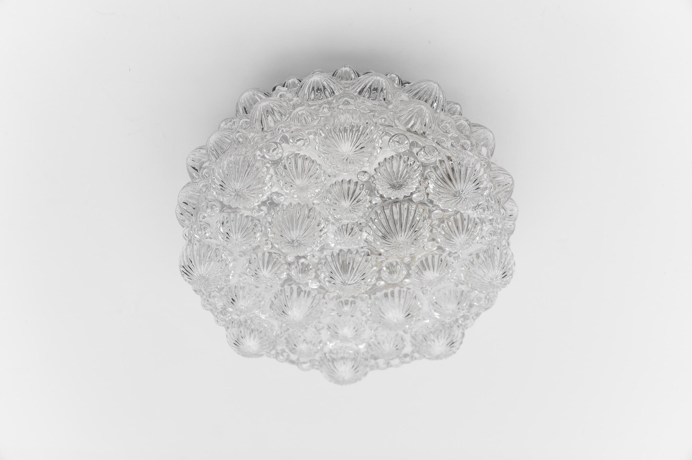 1. of 2 Round Mid-Century Modern 3D Fossil Shell Shape Flush Mount Lamp, 1960s In Good Condition For Sale In Nürnberg, Bayern