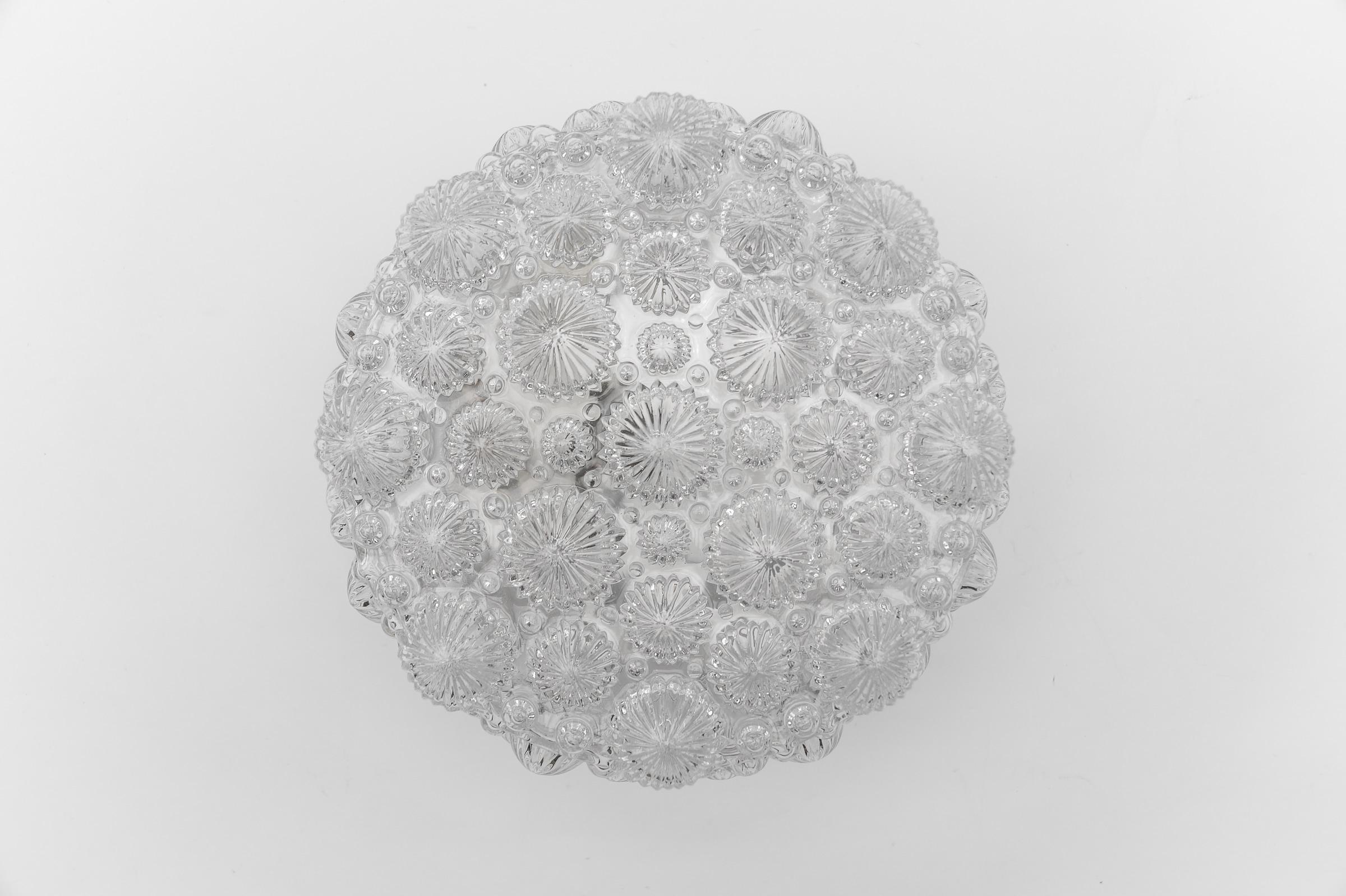 1. of 2 Round Mid-Century Modern 3D Fossil Shell Shape Flush Mount Lamp, 1960s For Sale 2