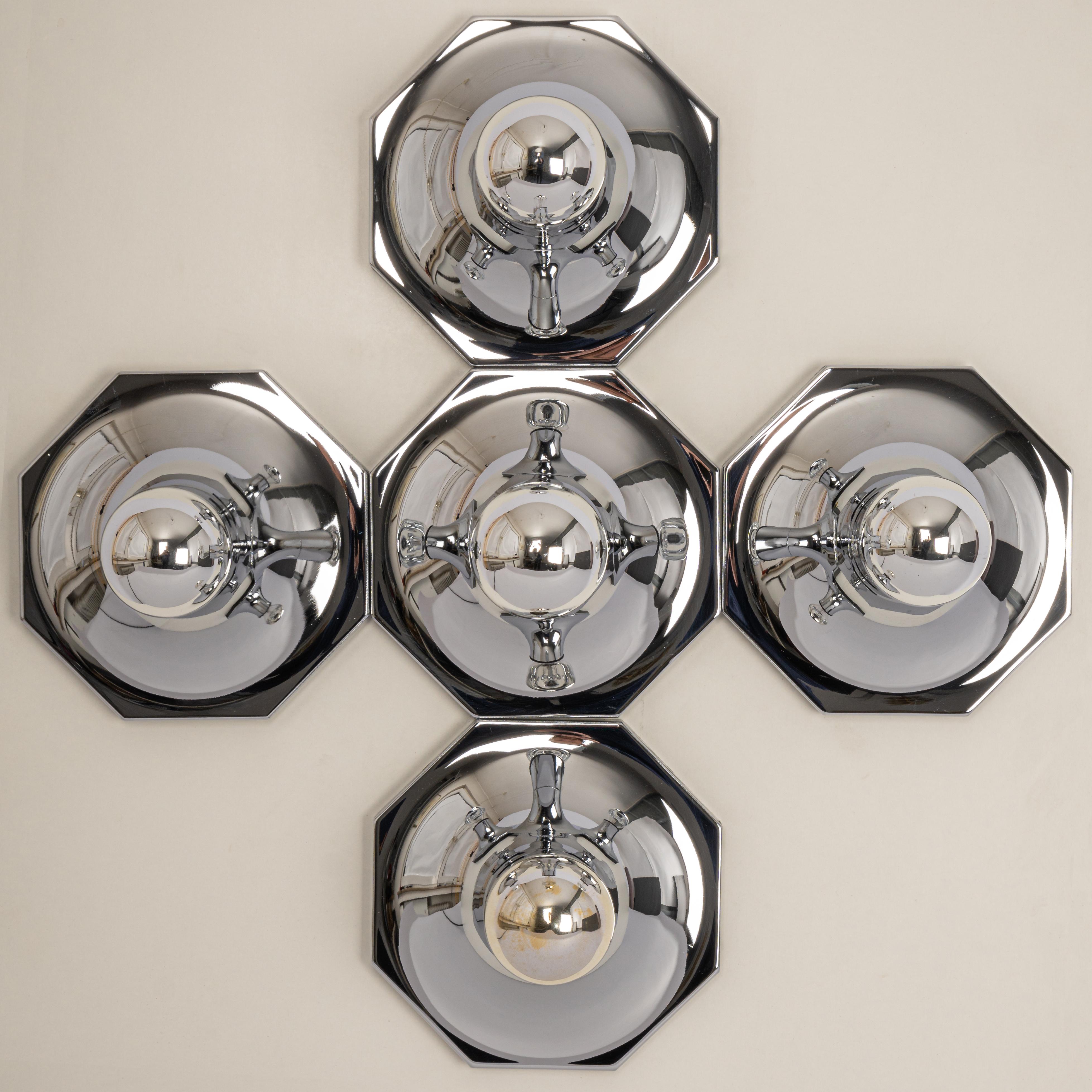 1 of 2 sets of large chrome wall / ceiling light Motoko Ishii, Staff, Germany 1970s
High quality made in Germany made of chrome-plated plastic and metal.
Design Motoko Ishii

Each wall light needs 5 x E27 Standard bulbs.
Light bulbs are not