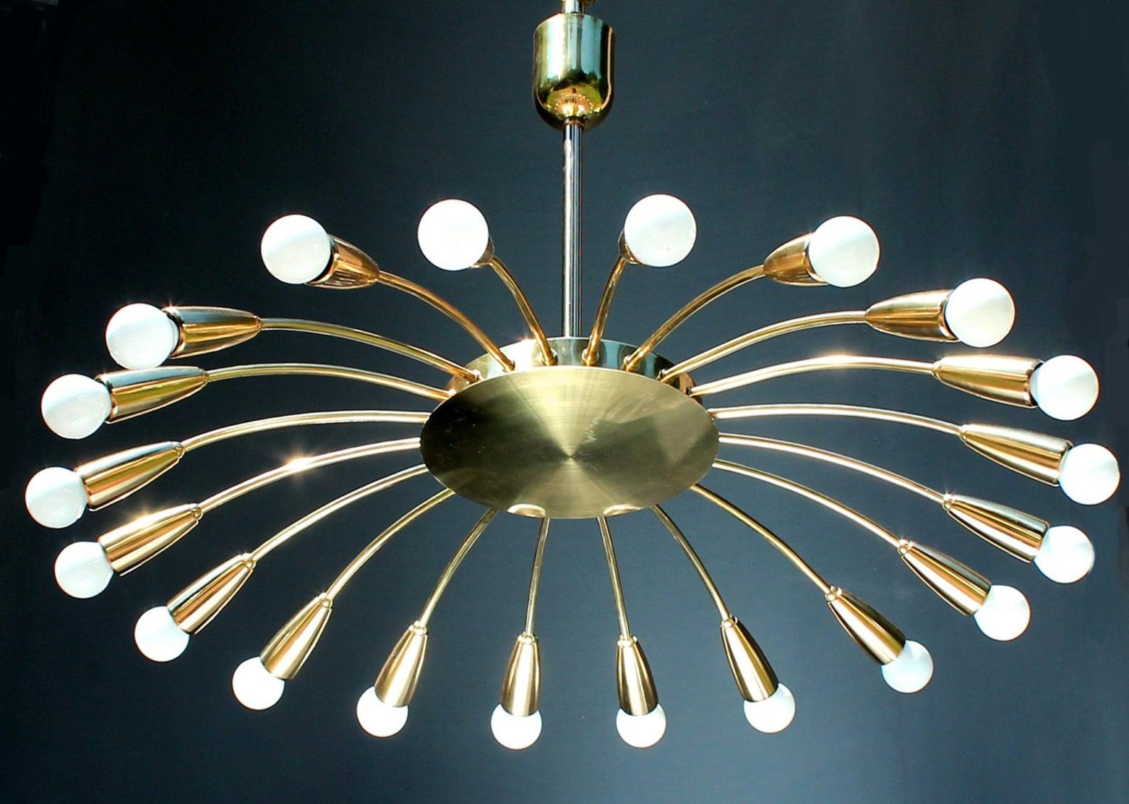 1 of 2 fine 1950s ballroom chandeliers with 20-light. Brass, rewired

The chandelier is in excellent original condition, carefully cleaned and rewired. The brass surfaces are lightly patinated. Photo 3 shows a nearly invisible crack at the lamp body