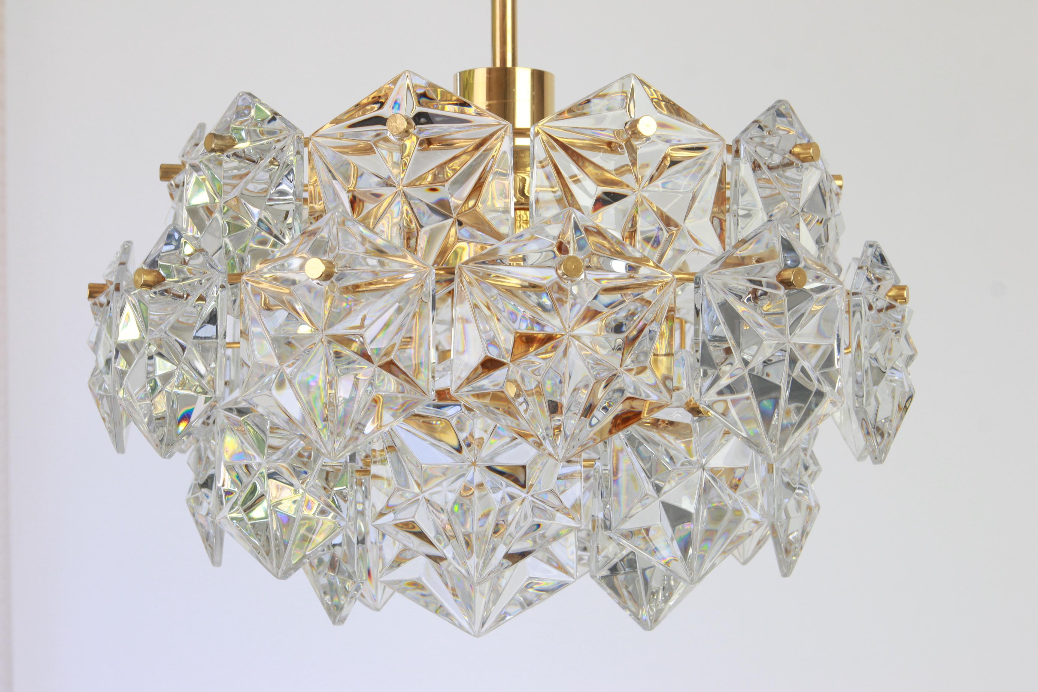 1 of 2 Stunning Chandelier, Brass and Crystal Glass by Kinkeldey, Germany, 1970 In Good Condition For Sale In Aachen, NRW