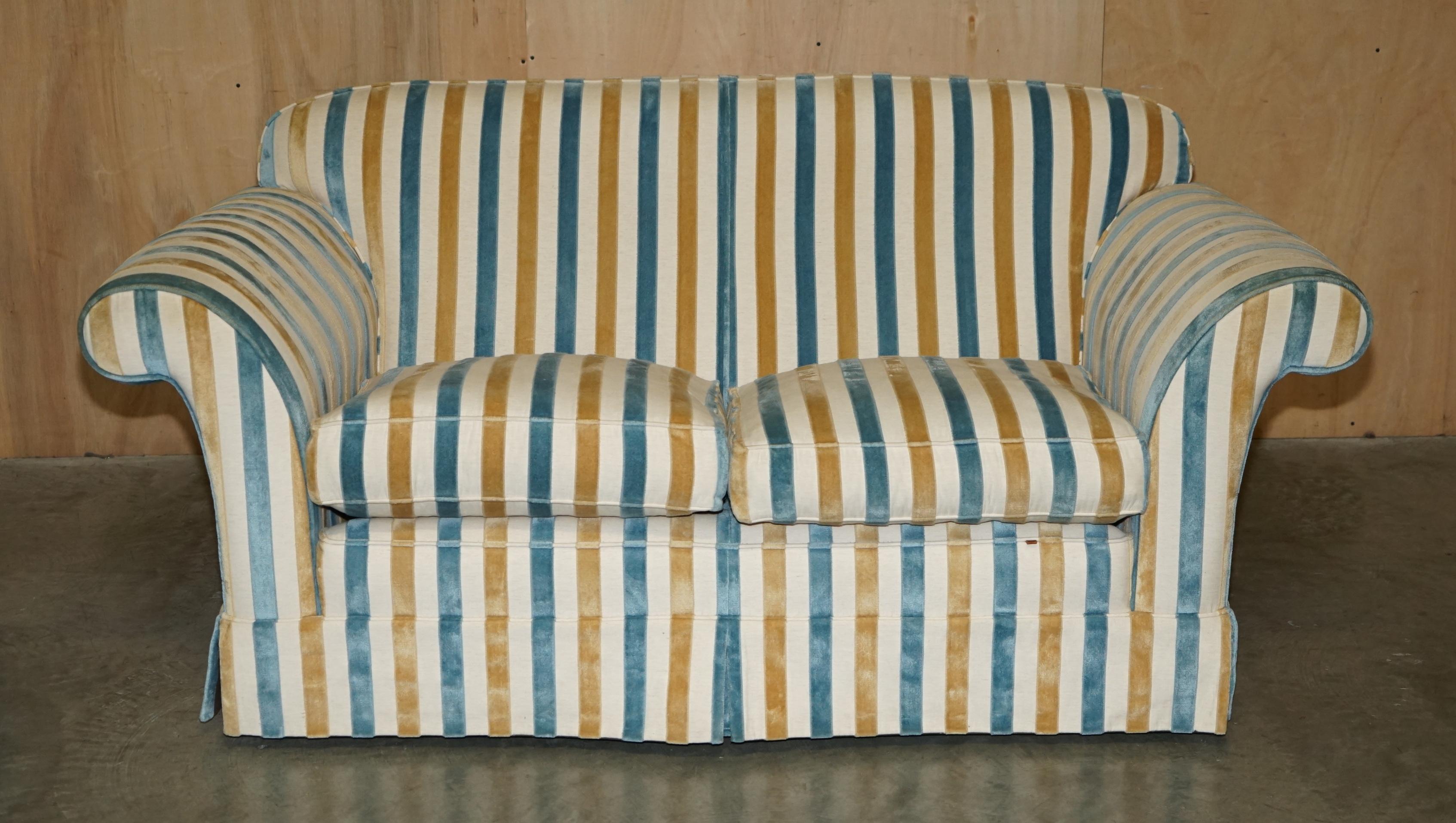 English 1 OF 2 STUNNING MULBERRY HOME DESiGNER CONTEMPORARY STRIPED TWO SEATER SOFAS For Sale