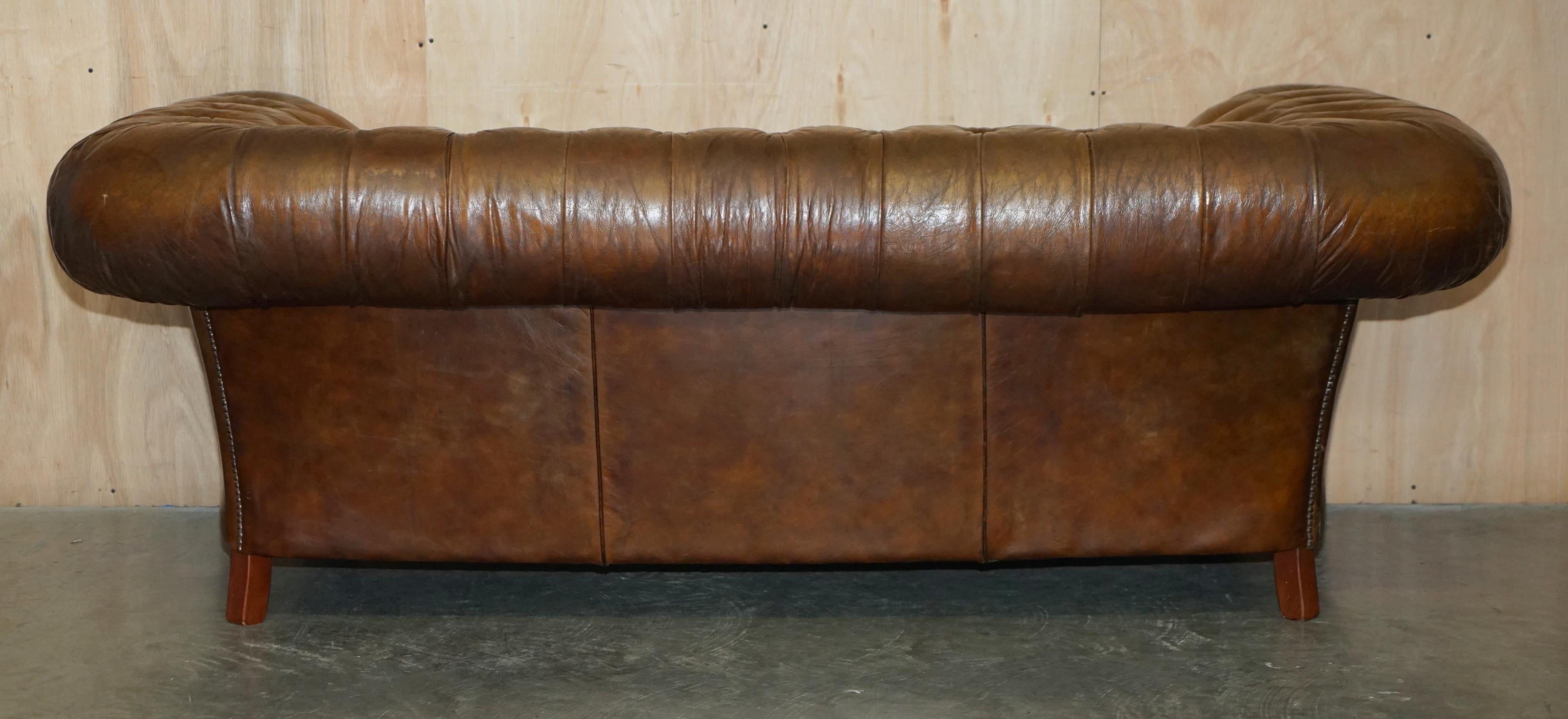 1 OF 2 TIMOTHY OULTON HERiTAGE BROWN VINTAGE LEATHER CHESTERFIELD HALO SOFAS For Sale 12