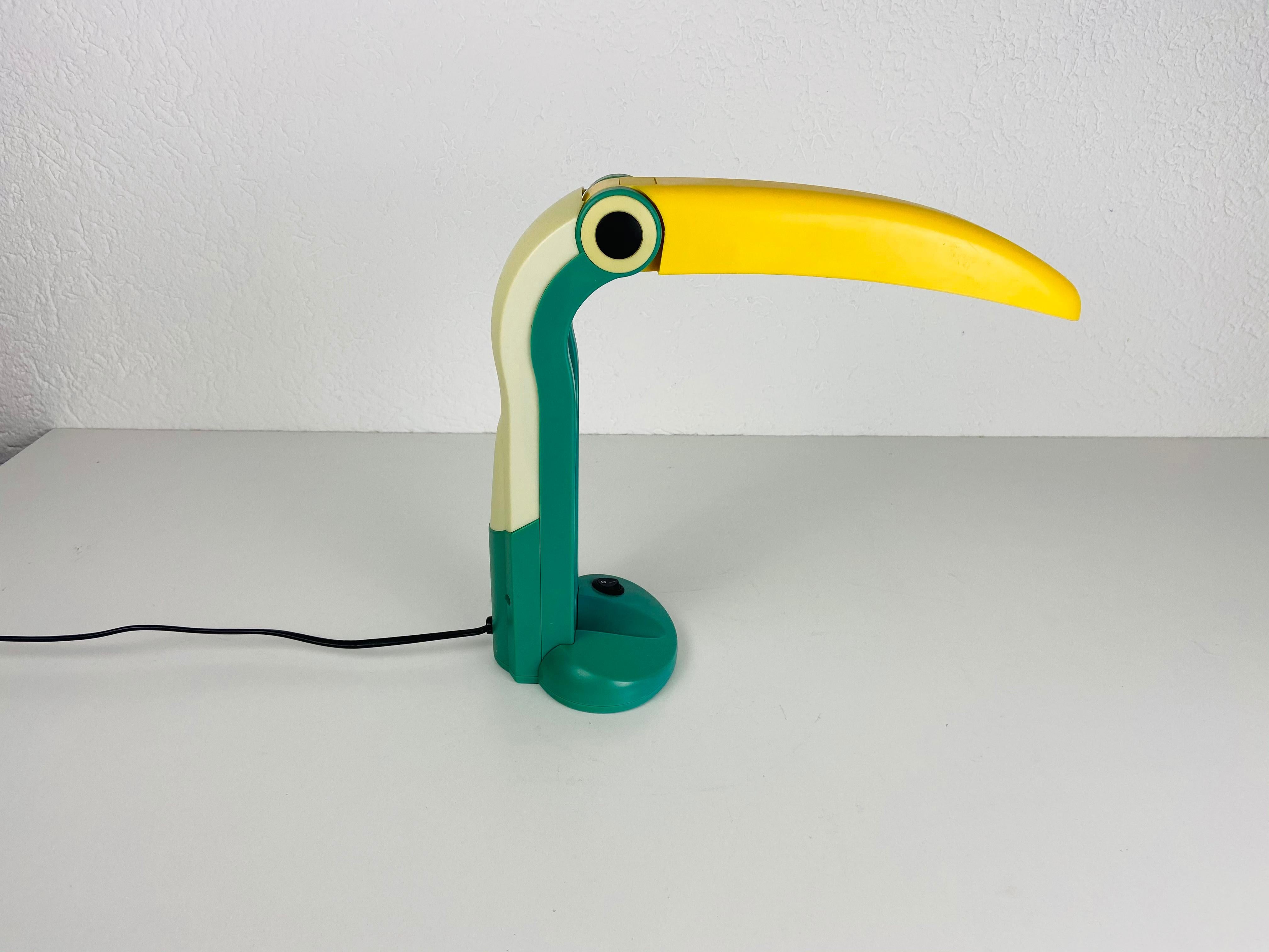 Moderne Lampe de table Toucan de H.T. Huang pour Huangslite, années 1990