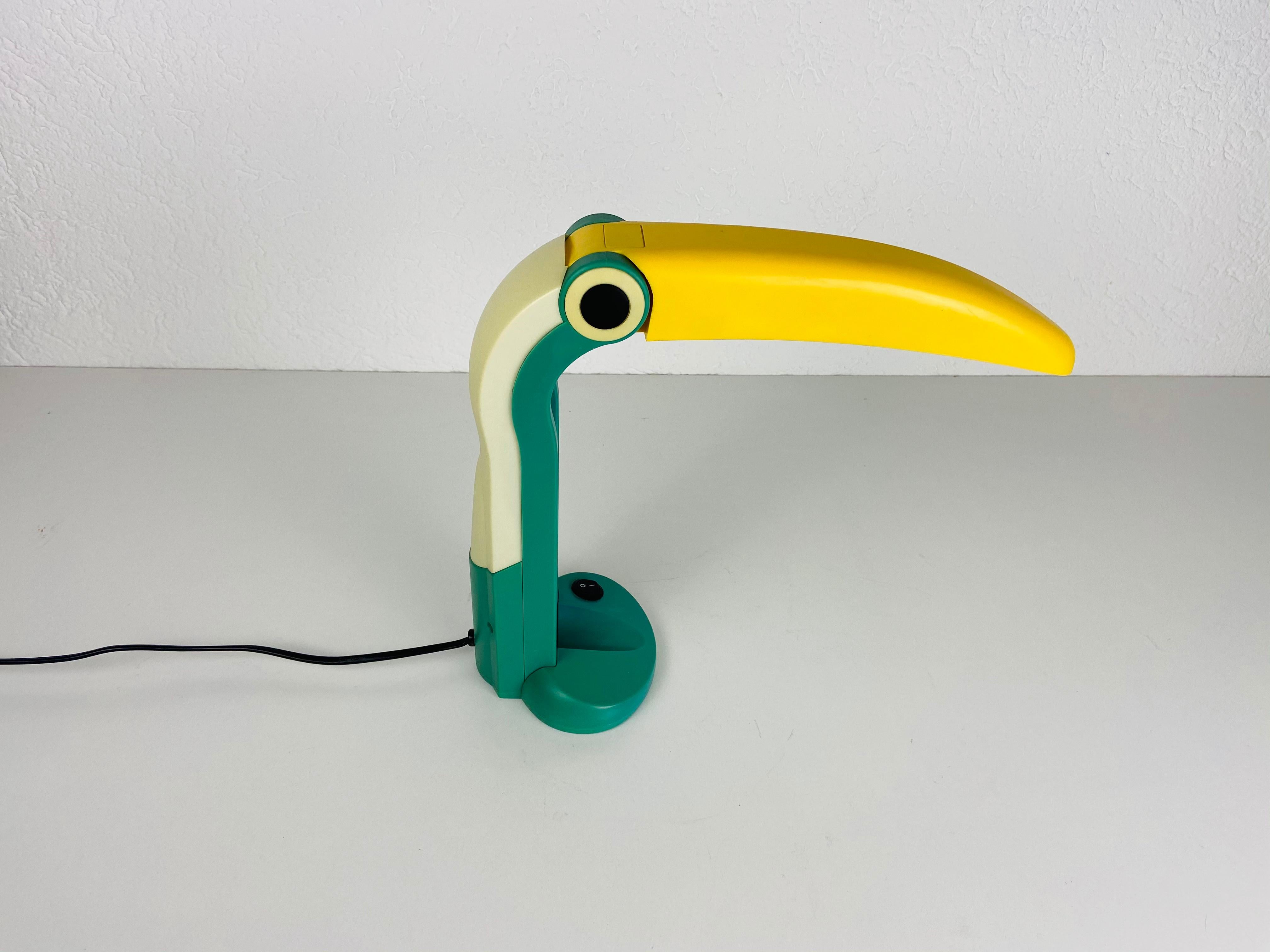 Taïwanais Lampe de table Toucan de H.T. Huang pour Huangslite, années 1990