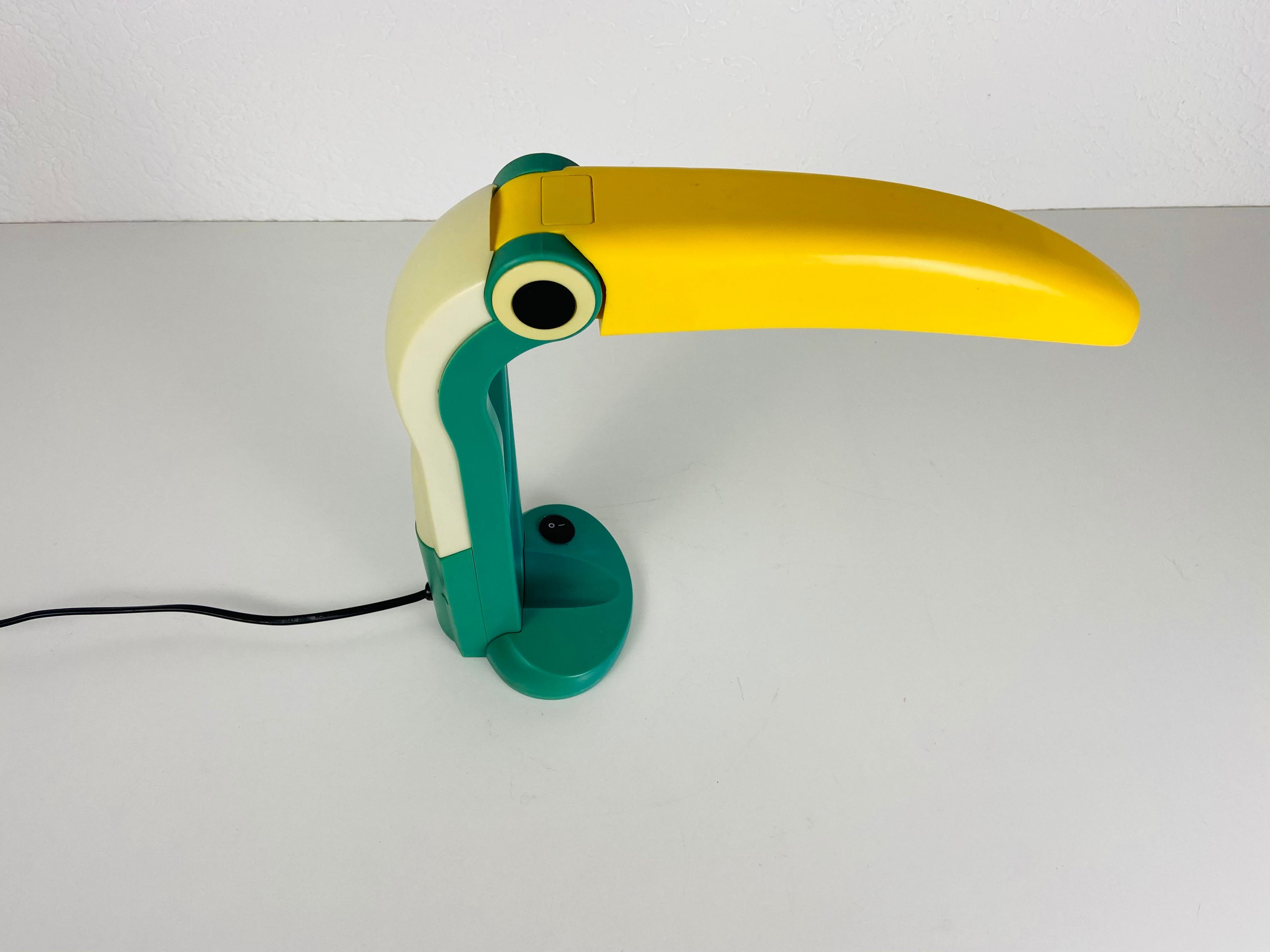 Toucan Table Lamp by H.T. Huang for Huangslite, 1990s In Good Condition In Hagenbach, DE