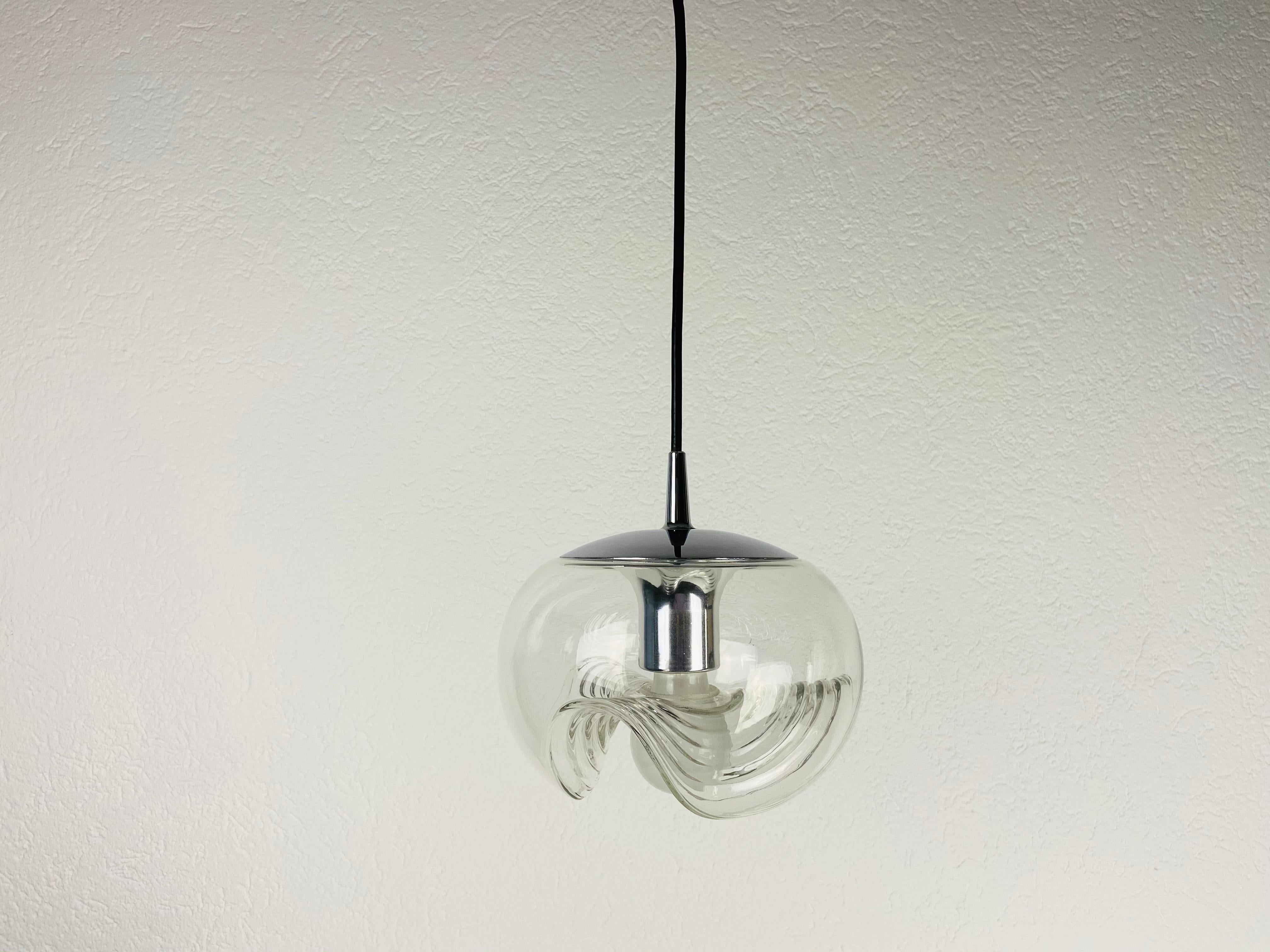 Milieu du XXe siècle Lampe suspendue en verre transparent Koch & Lowy pour Peill and Putzler, 1960 en vente