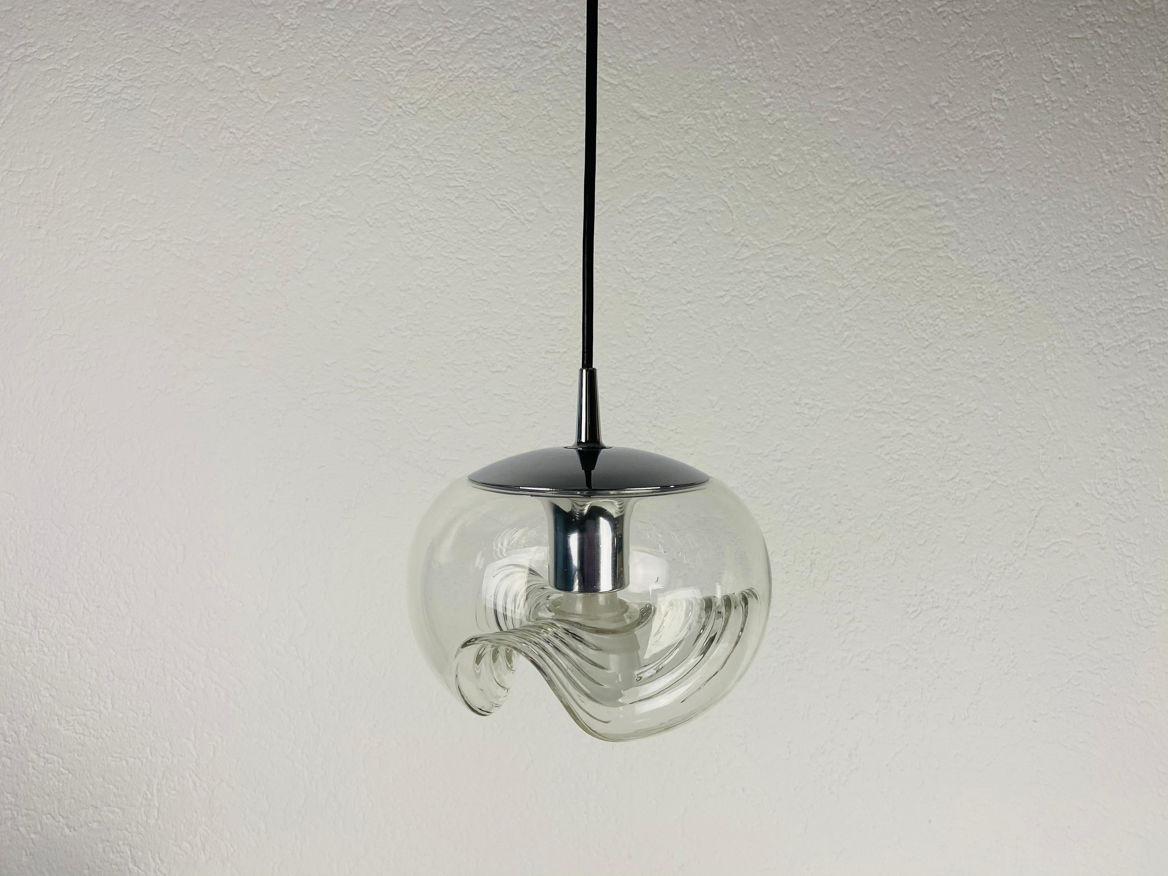 Lampe suspendue en verre transparent Koch & Lowy pour Peill and Putzler, 1960 en vente 2