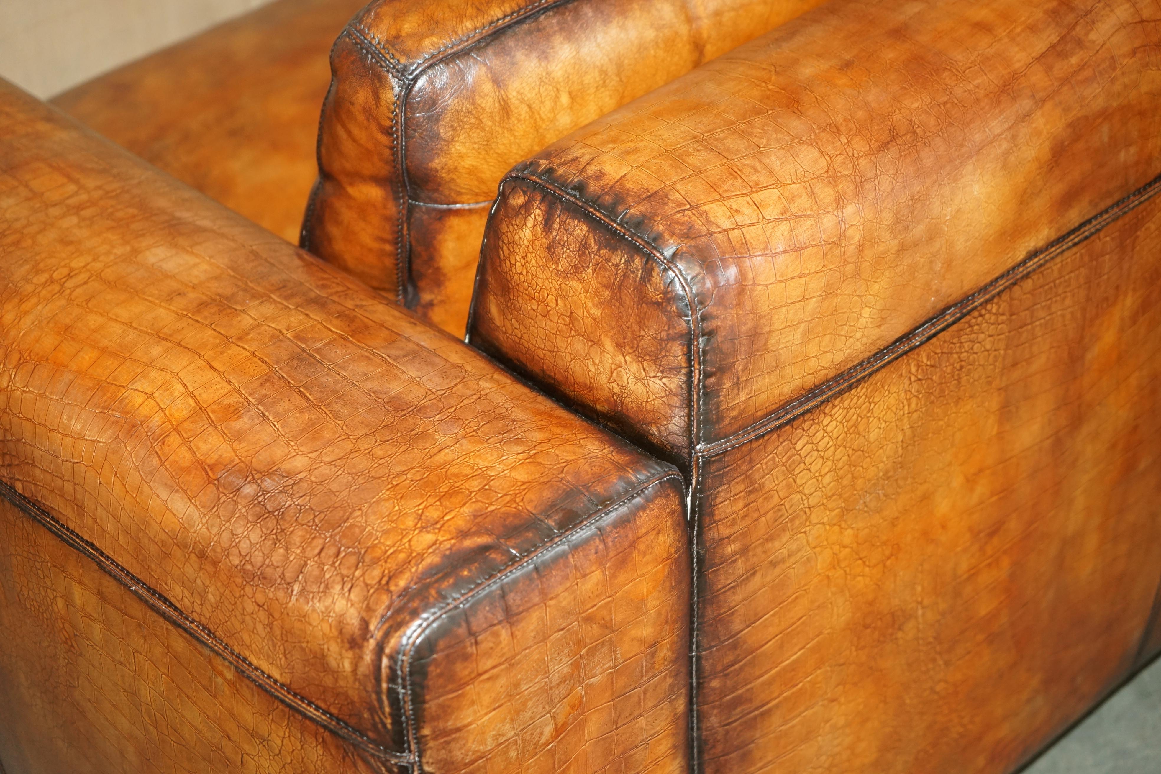 1 DES 2 SOFA UNIQUES ÉMBOSÉES FENDI CROCODiLE ALLIGATOR LEATHER PATINA HAND DYED en vente 6