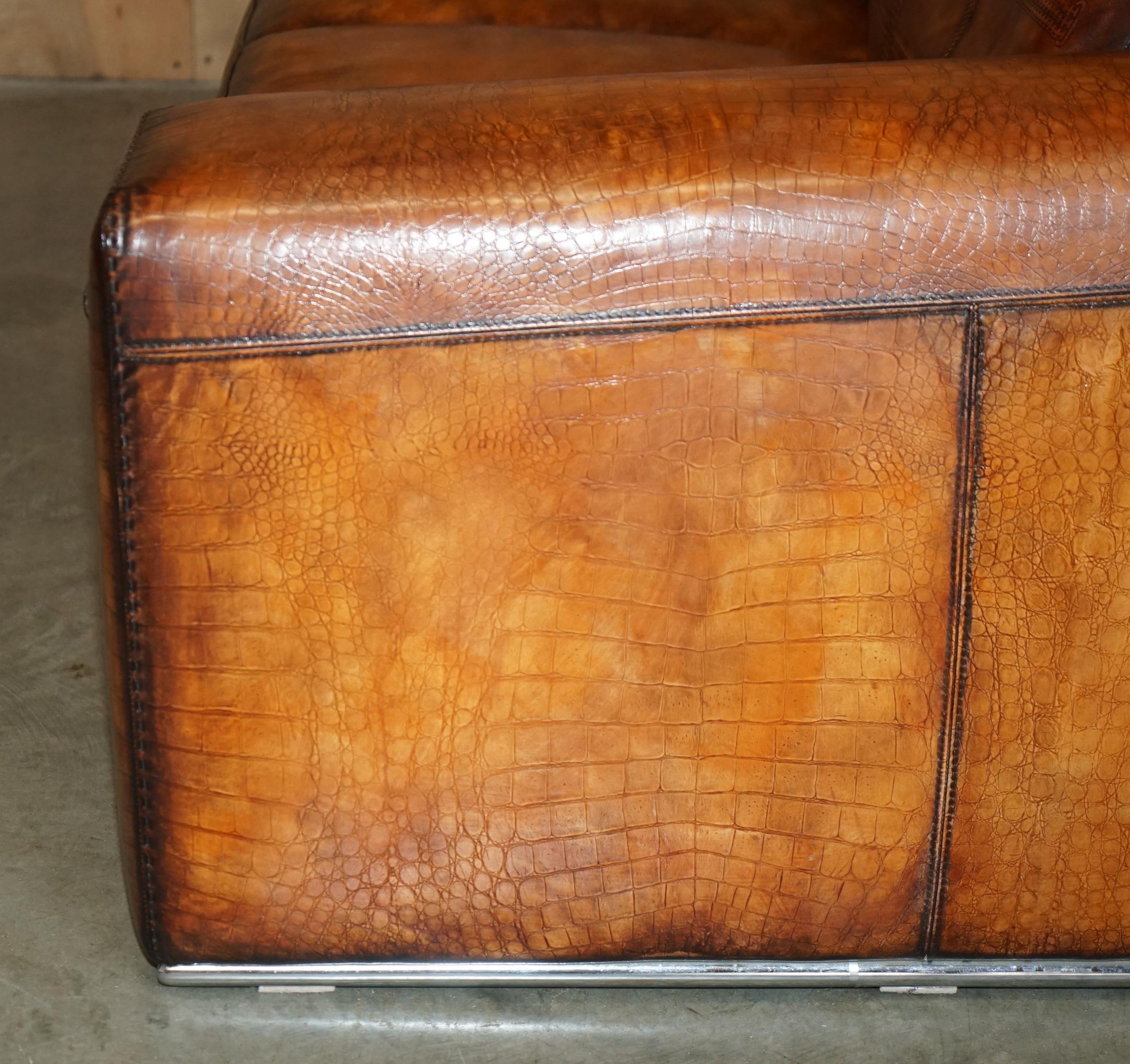 1 DES 2 SOFA UNIQUES ÉMBOSÉES FENDI CROCODiLE ALLIGATOR LEATHER PATINA HAND DYED en vente 8