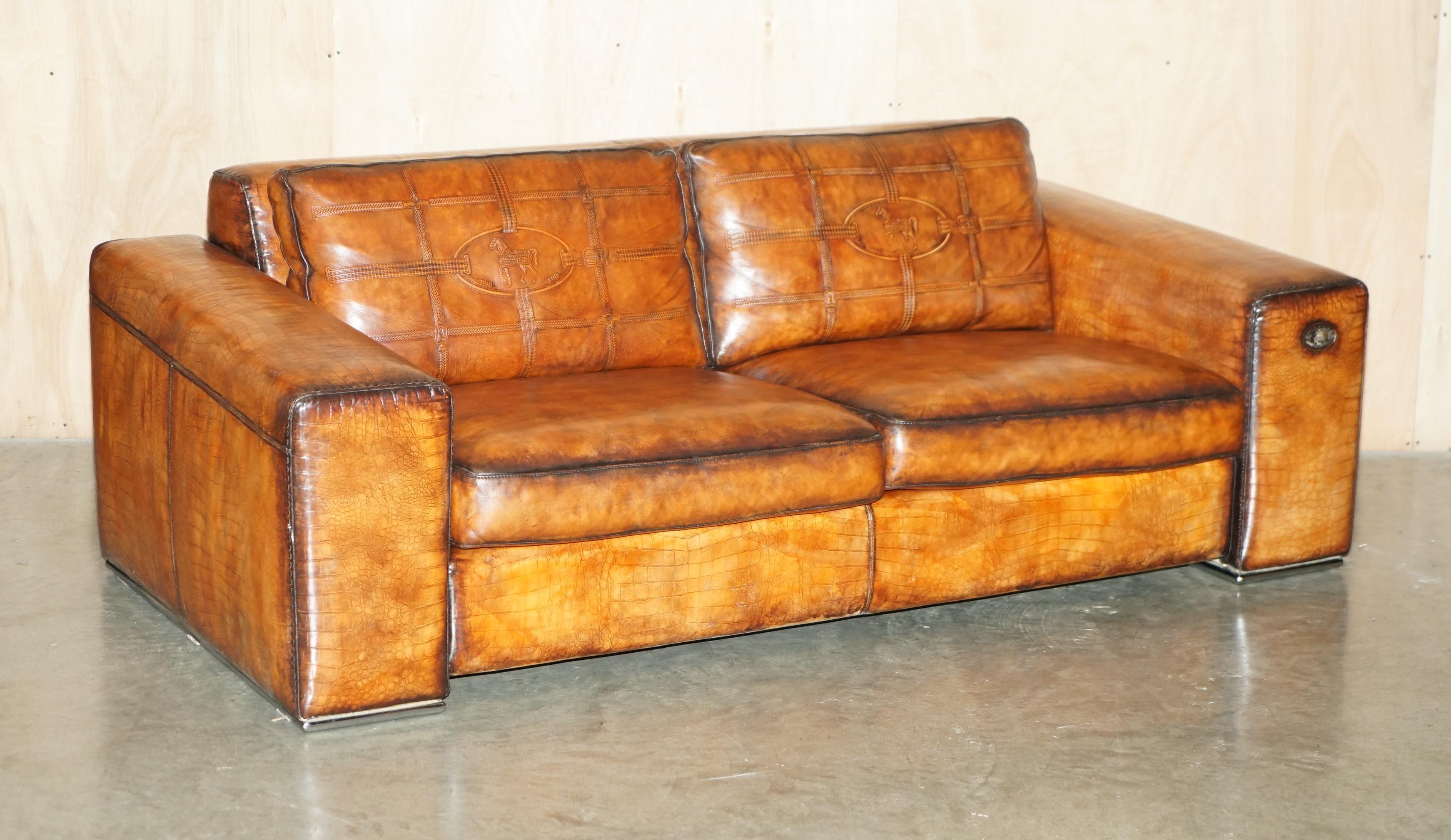 Royal House Antiques

The House Antiques a le plaisir de proposer à la vente un des deux canapés en cuir Fendi absolument magnifiques, entièrement restaurés, fabriqués sur mesure avec des logos équestres en relief sur les coussins du dossier, un