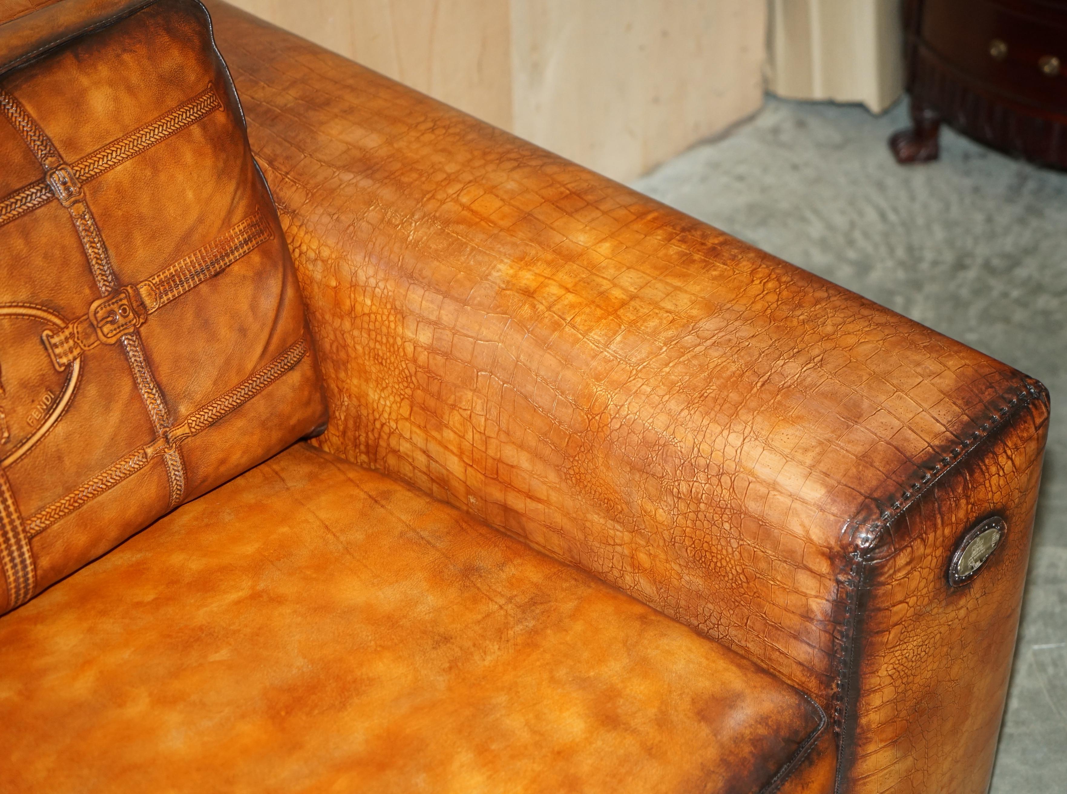 20ième siècle 1 DES 2 SOFA UNIQUES ÉMBOSÉES FENDI CROCODiLE ALLIGATOR LEATHER PATINA HAND DYED en vente