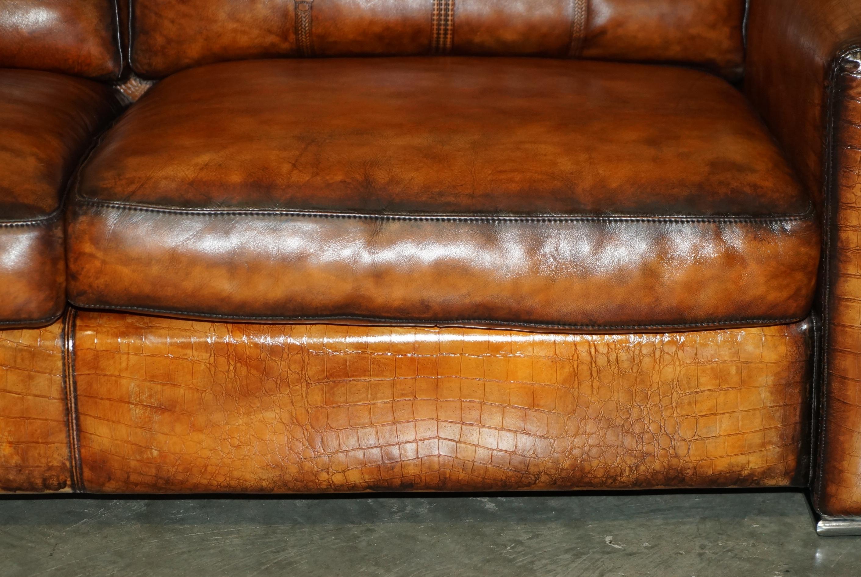 Cuir 1 DES 2 SOFA UNIQUES ÉMBOSÉES FENDI CROCODiLE ALLIGATOR LEATHER PATINA HAND DYED en vente