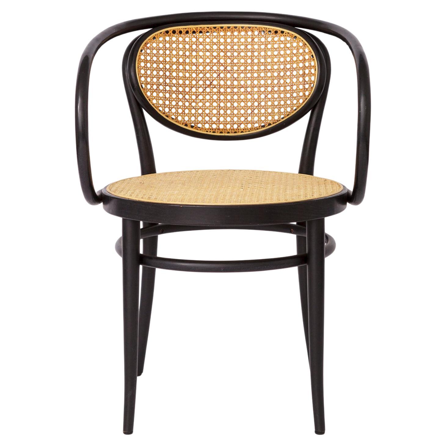 1 de 2 Fauteuil unique Thonet, modèle 210 R - Hêtre laqué noir avec renouveau en vente