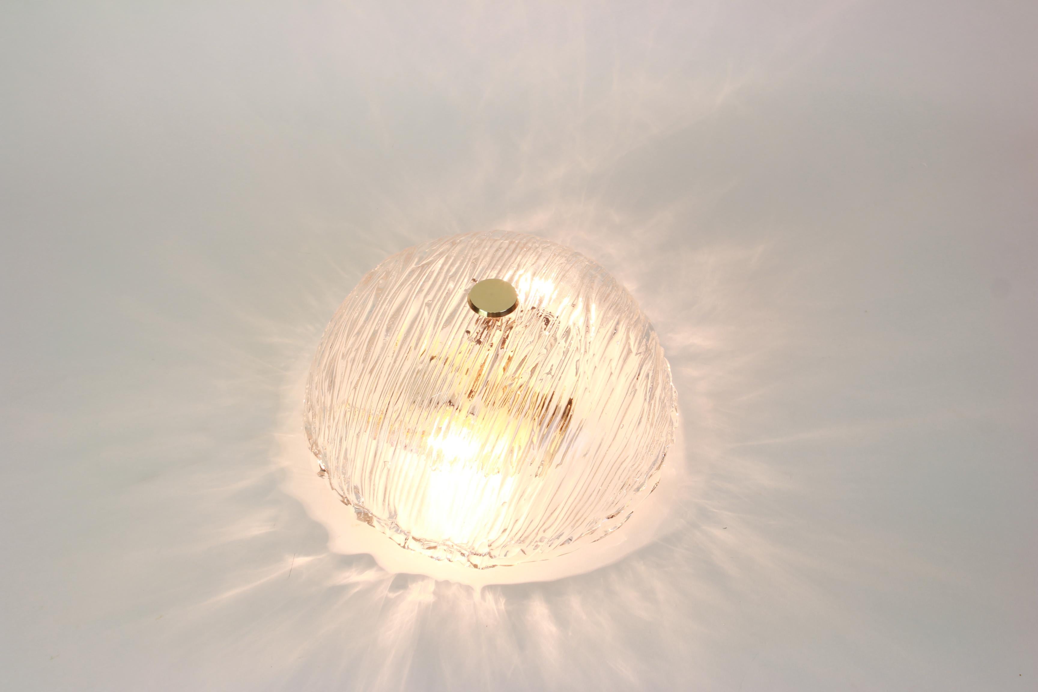 1 of 2 Venini ceiling lights attributed to Carlo Scarpa for Venini, 1950s.
Wonderful light effect.
The heavily textured and slightly iridescent glass dome is held in place by a brass screw.
Good condition.
Each flushmount need two E14 small