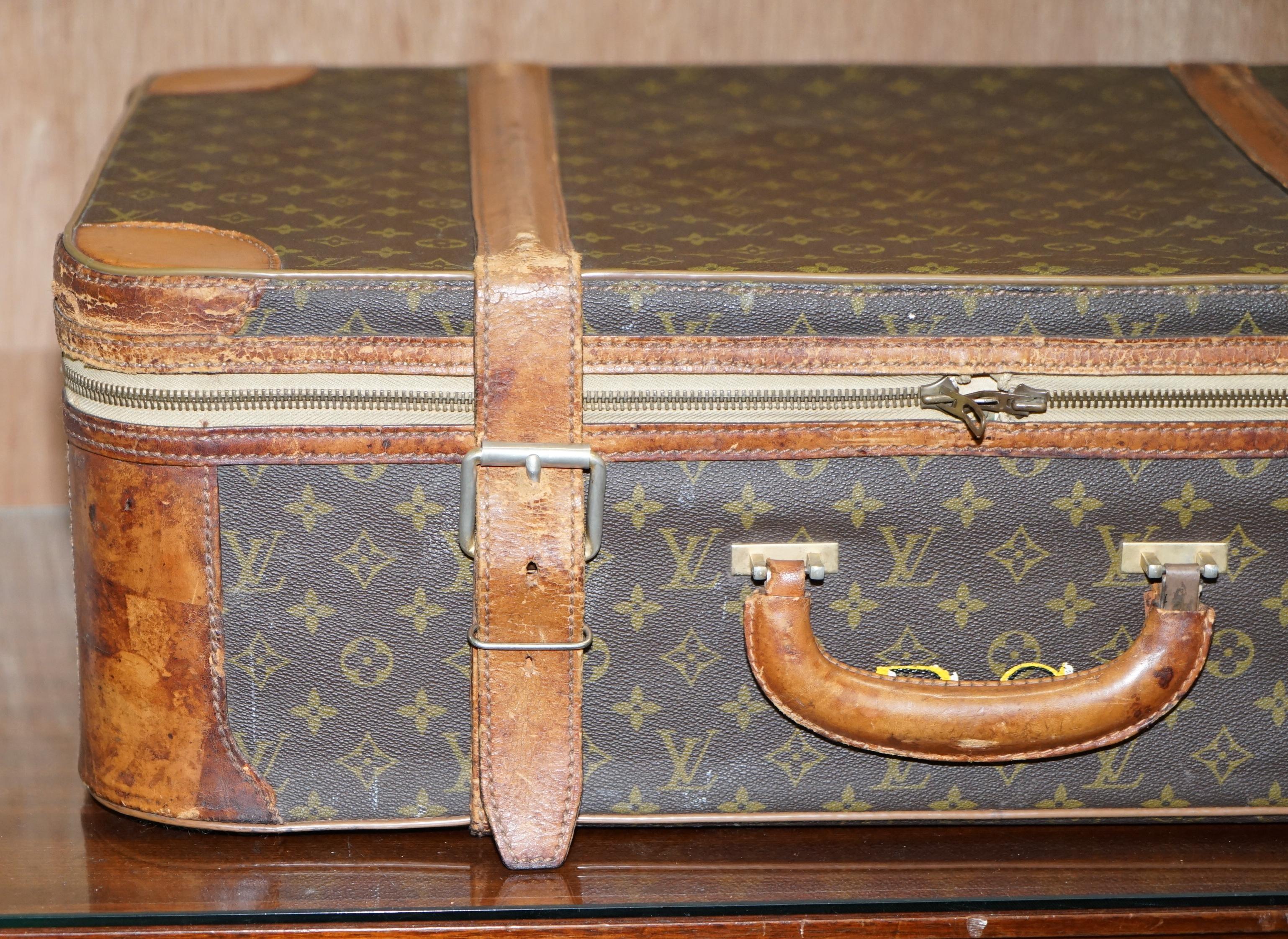 We are delighted to offer for sale 1 of 2 original vintage brown leather strapped Louis Vuitton suitcases with original bronze buckles

This listing is for one, the other is listed under my other items

A very good looking and well made piece,