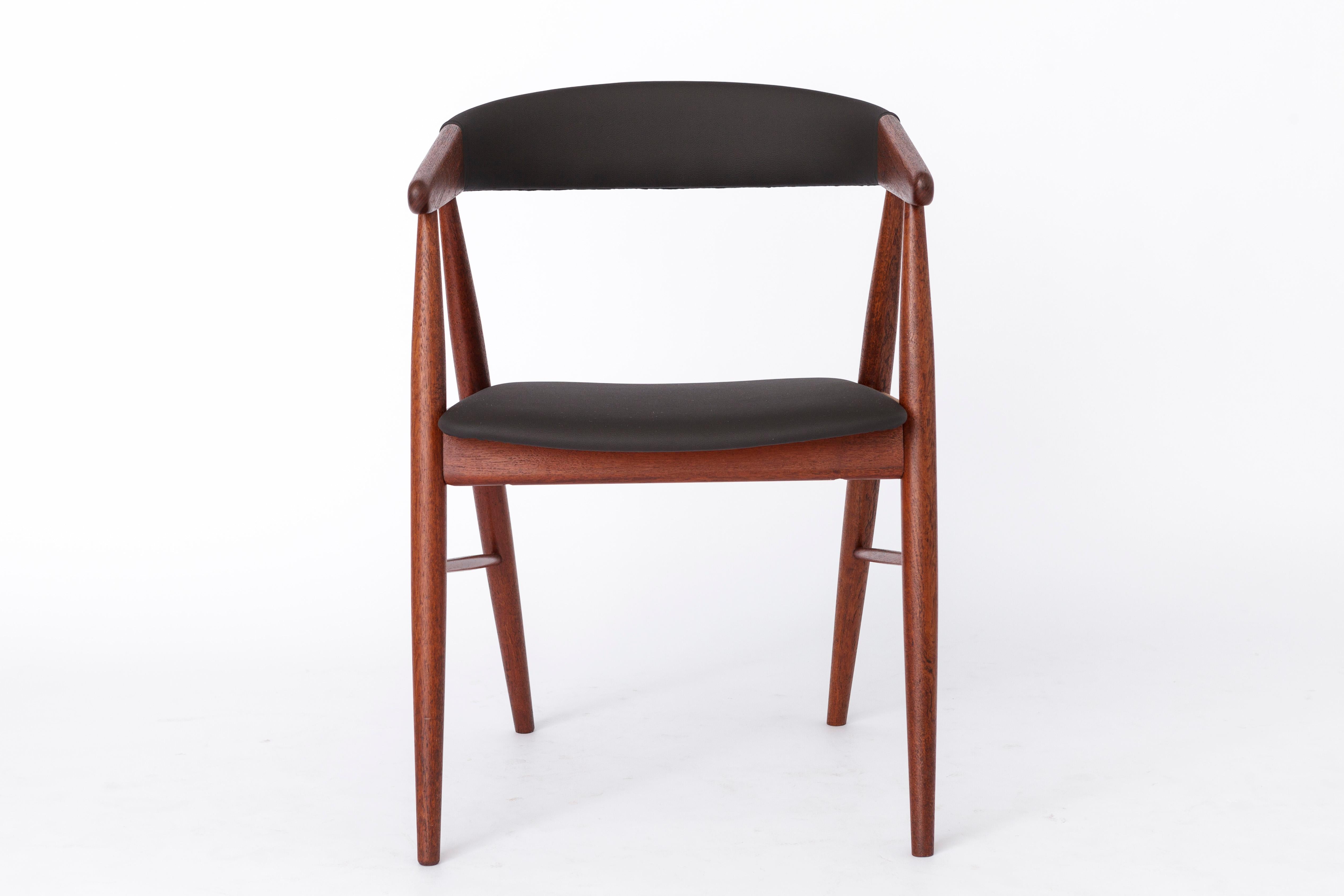 1 of 2 Danish dining chairs designed by Danish designers Ejnar Larsen & Aksel Bender in the 1960s. 
Displayed price is for 1 chair. Totally 2 chairs available. 

Good vintage condition of both chairs. Sturdy teak chair frames. Refurbished and oiled.