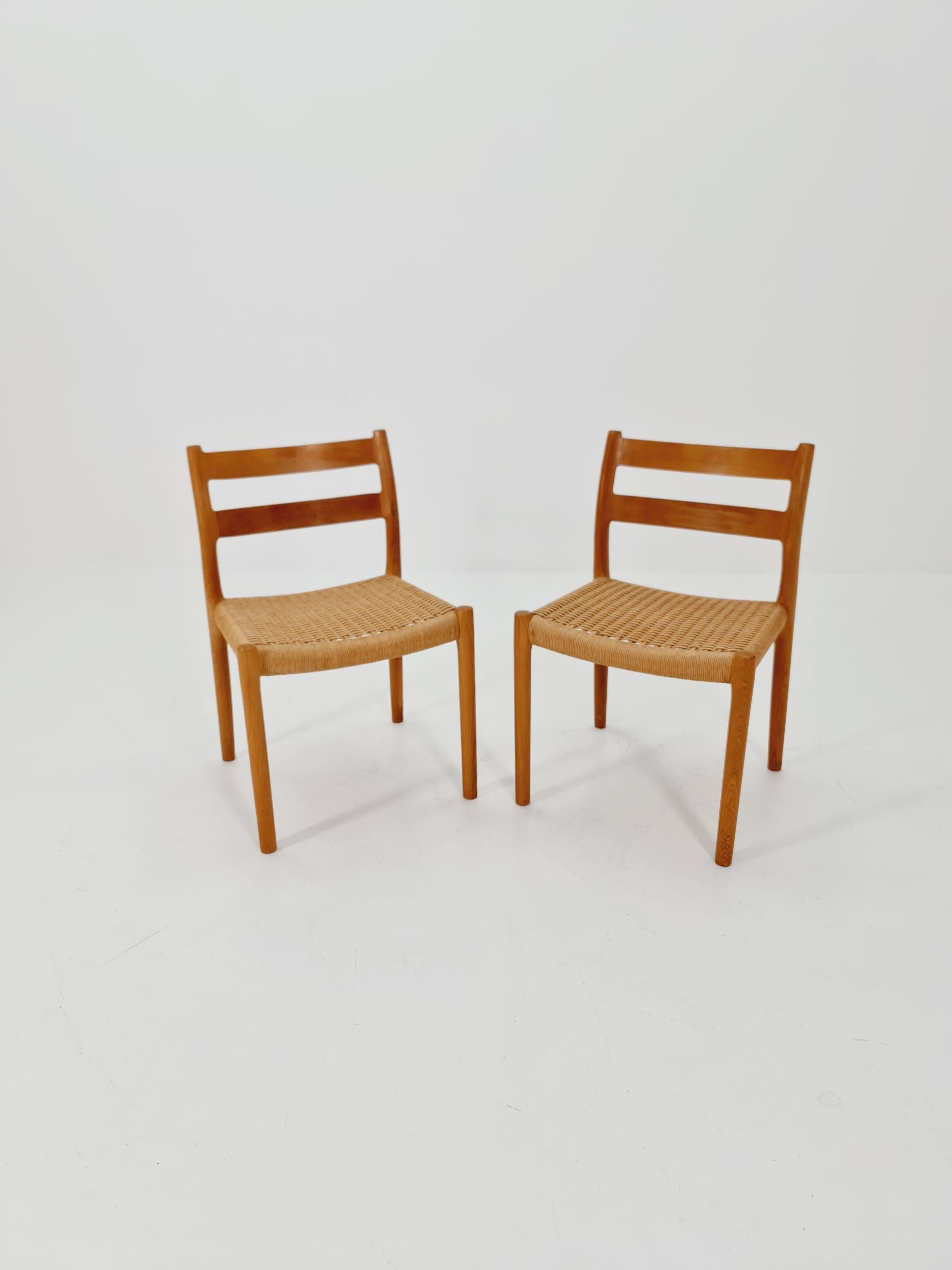 1 di 2 Charis da pranzo d'epoca in Oak di Niels Otto Møller Model 84  1960s, 

Designer:  Niels Otto Møller
Prodotto in Danimarca negli anni '60
il prezzo si intende per una sedia 
Dimensioni:
Larghezza: 51 cm
Profondità: 44 cm
Altezza: 78