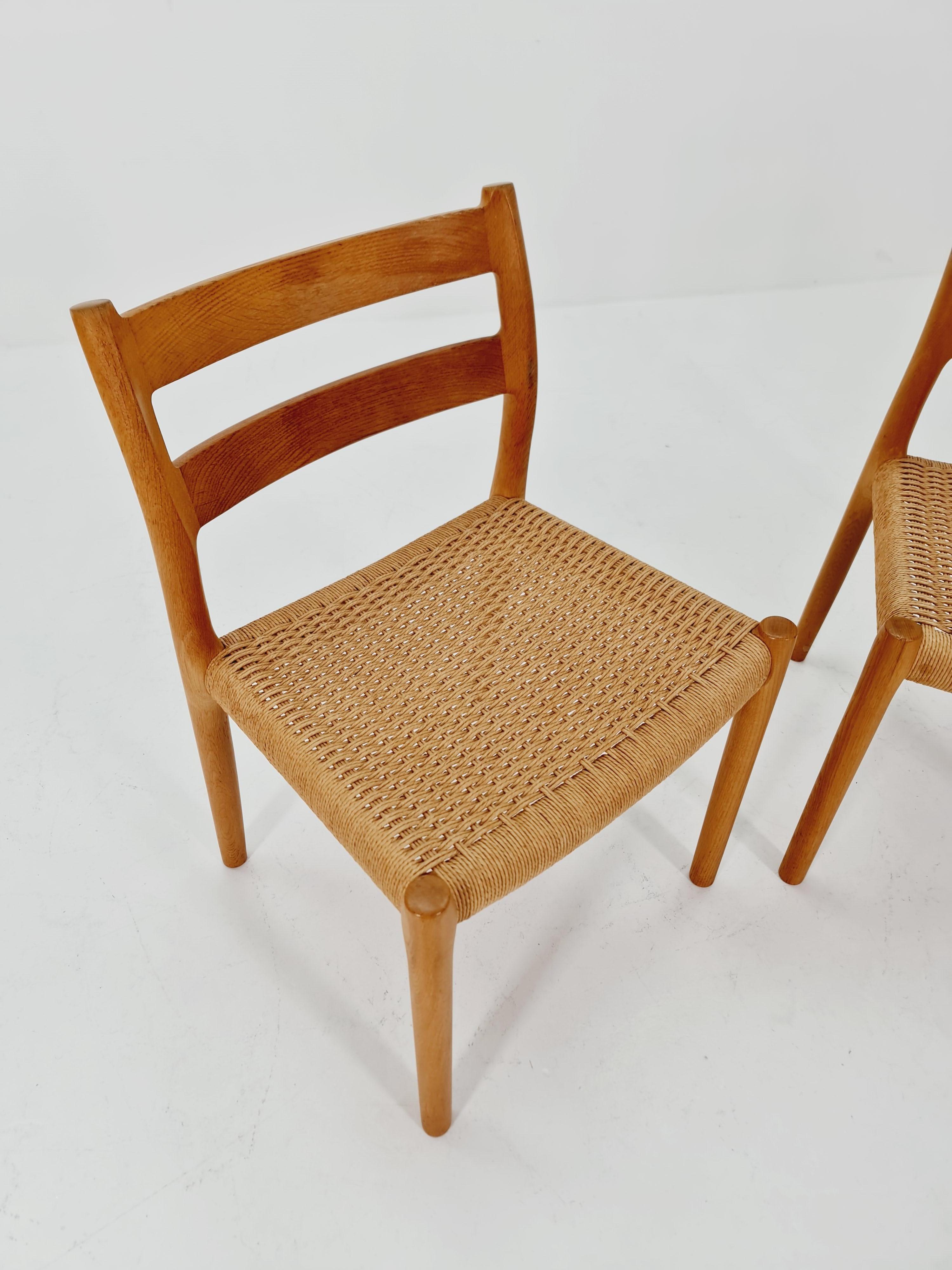 Mid-Century moderno 1 di 2 Salotti d'epoca in Oak di Niels Otto Møller Modello 84 , anni '60 in vendita