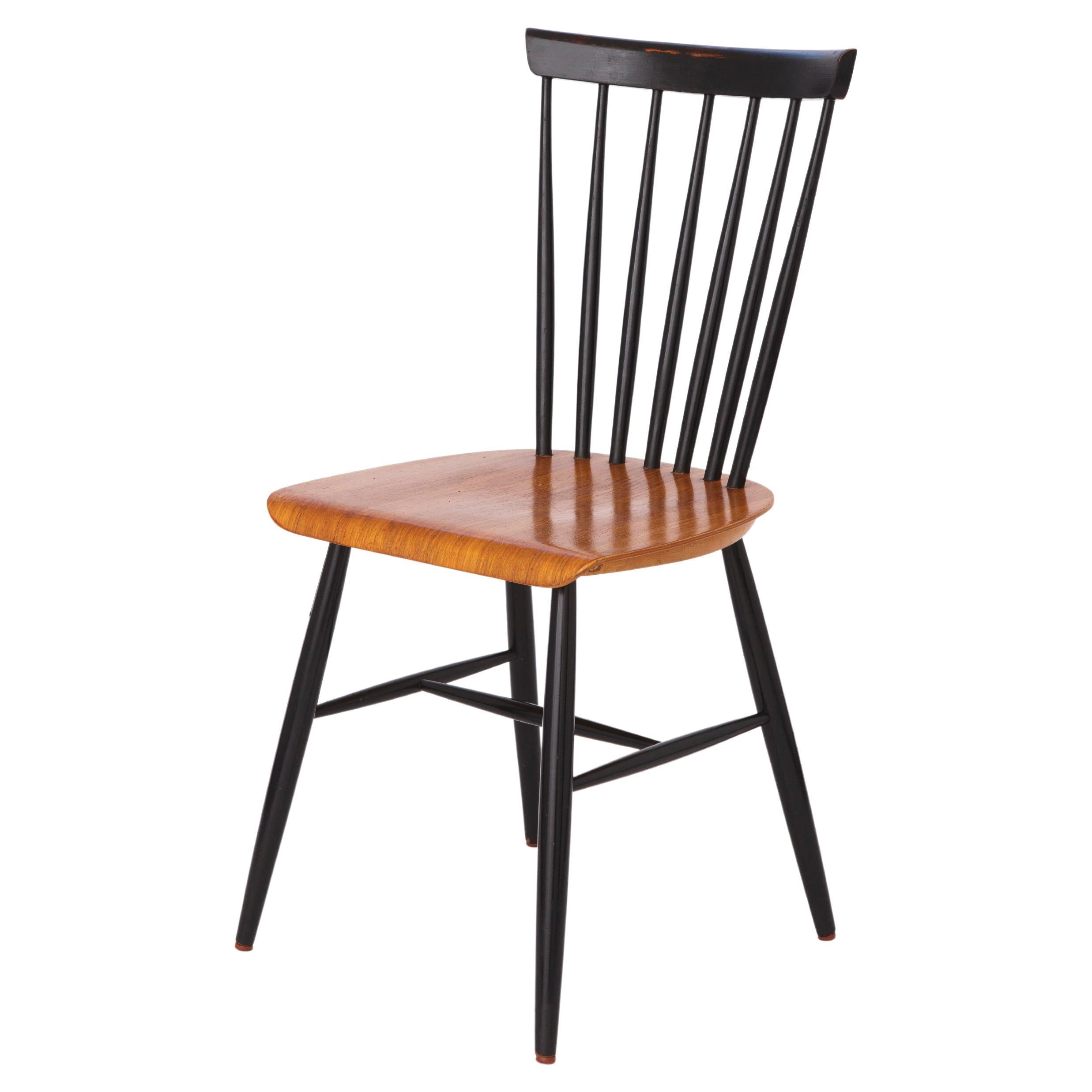 1 des 2 chaises de salle à manger vintage des années 1960 - chaise à dossier fuseau - style Tapiovaara