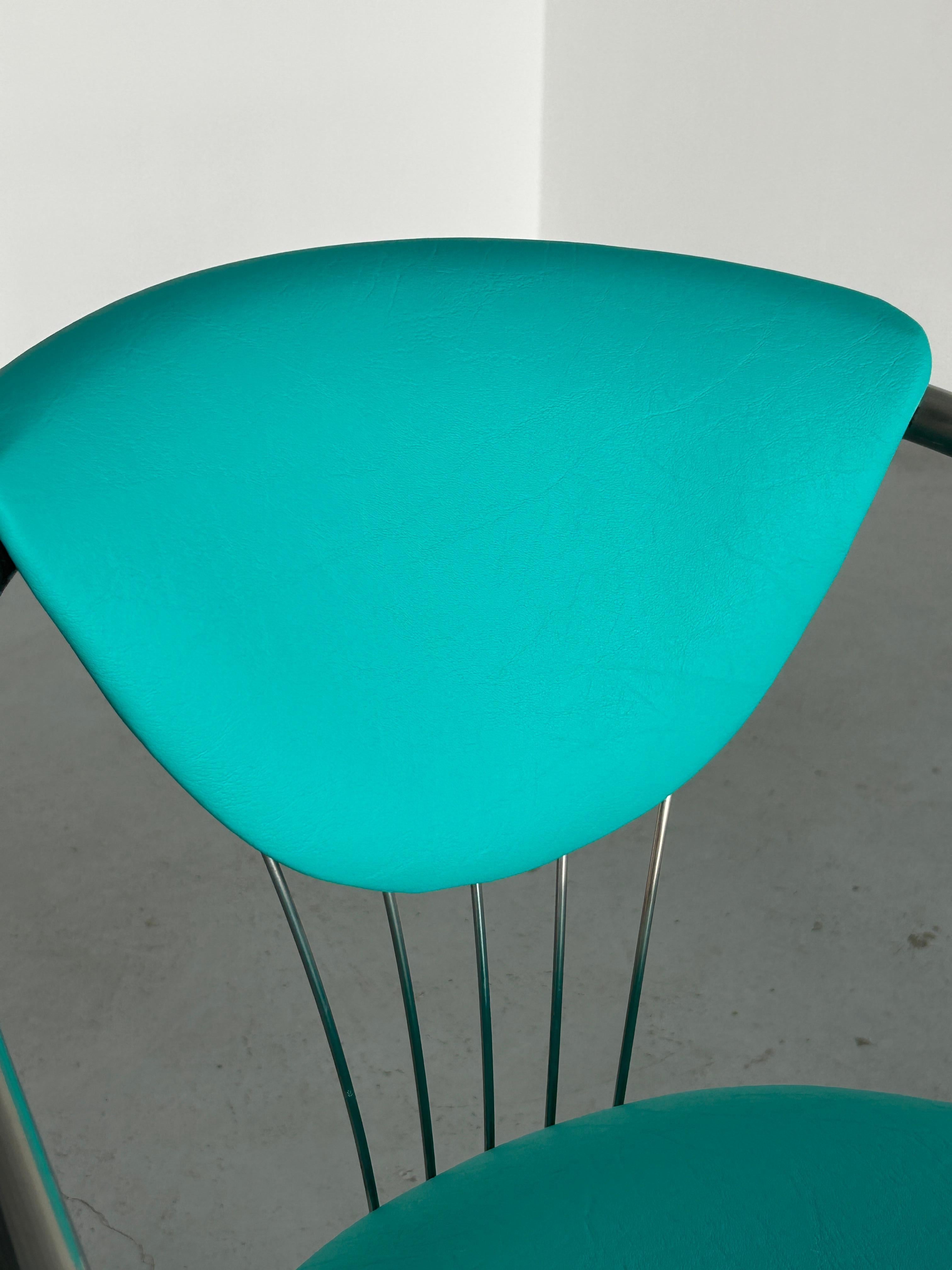 1 de 2 chaises de salle à manger vintage en acier et faux cuir vert menthe par Effezeta, années 90 en vente 4