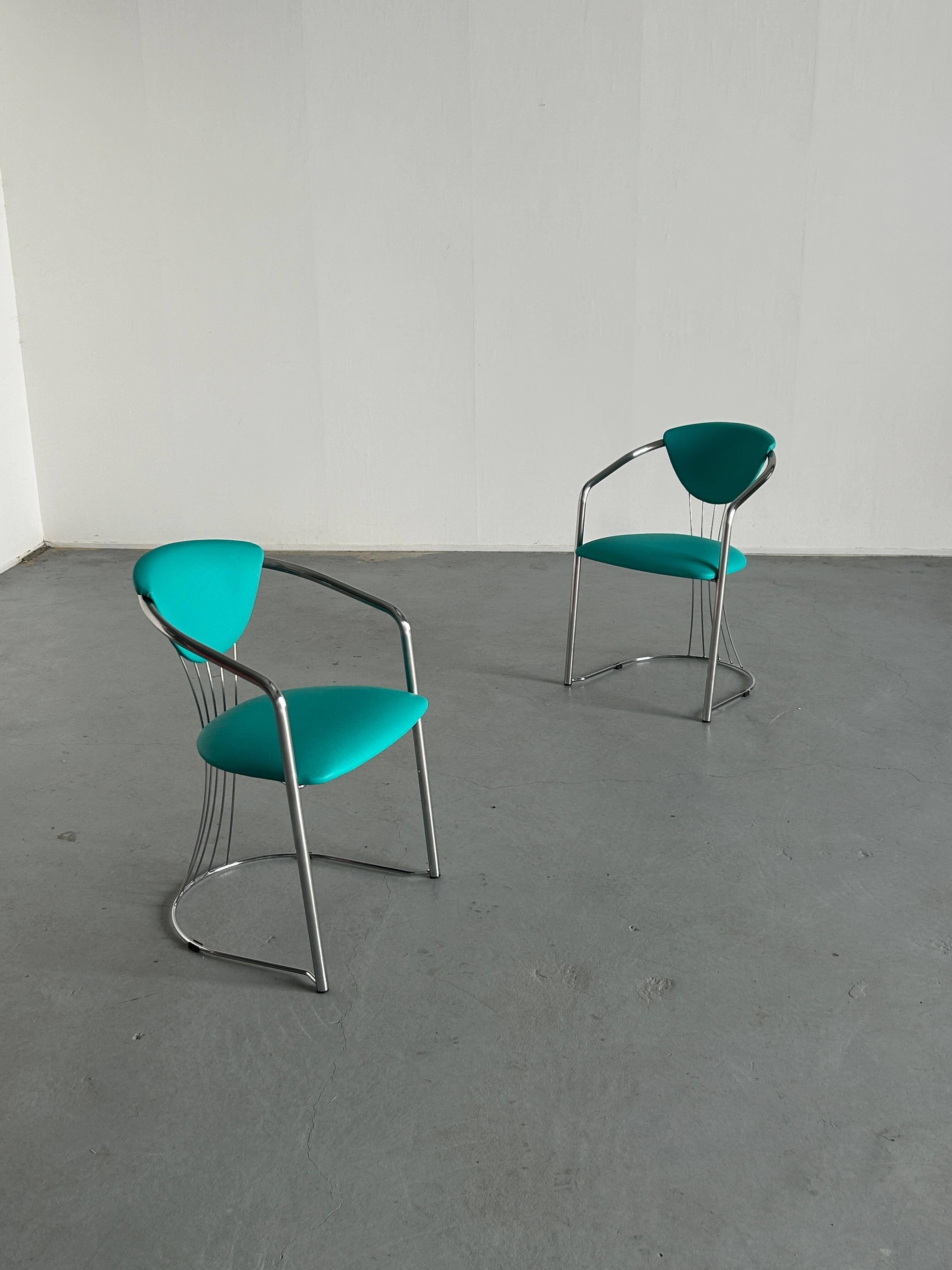 Bauhaus 1 de 2 chaises de salle à manger vintage en acier et faux cuir vert menthe par Effezeta, années 90 en vente
