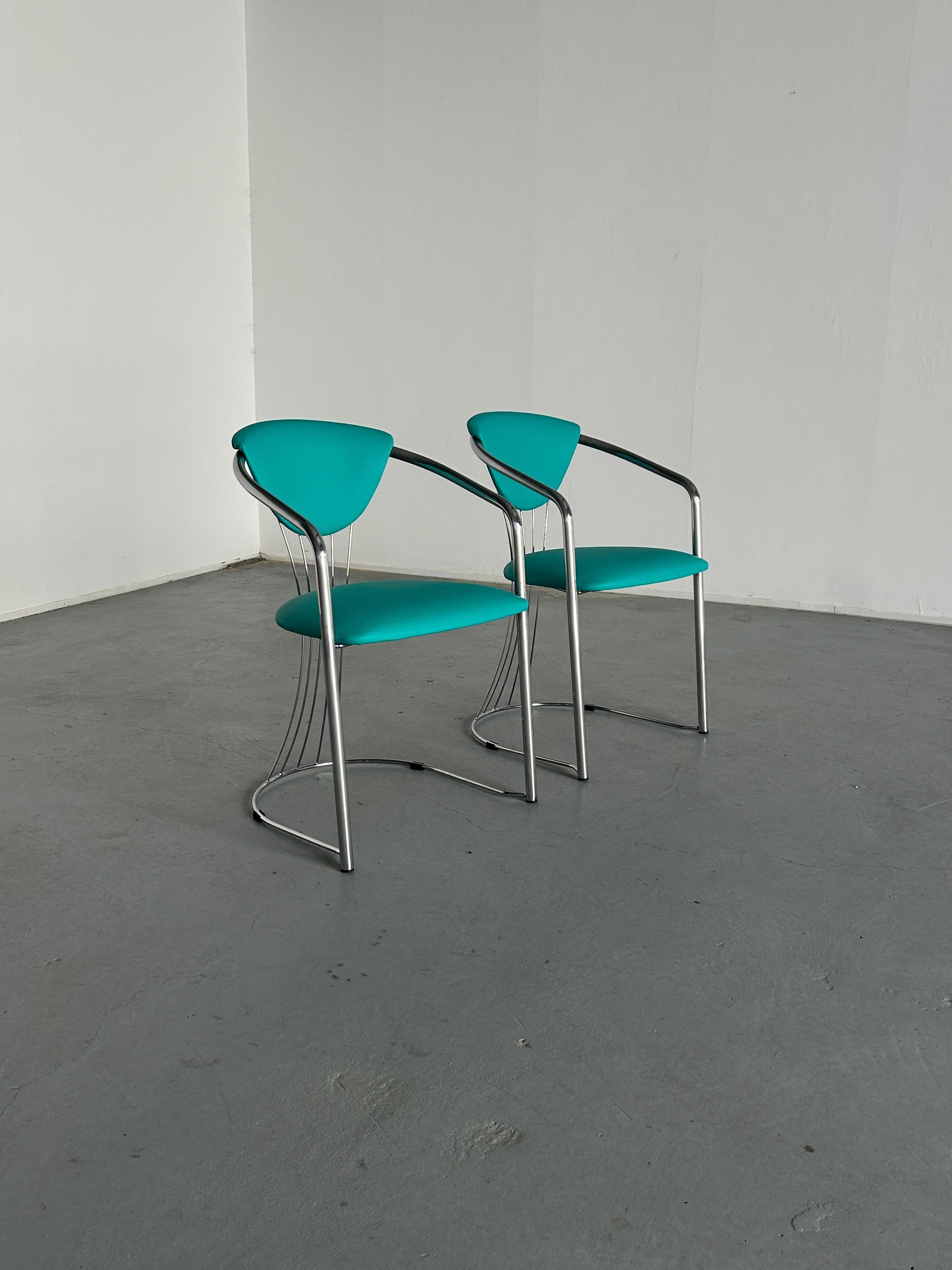 Acier 1 de 2 chaises de salle à manger vintage en acier et faux cuir vert menthe par Effezeta, années 90 en vente