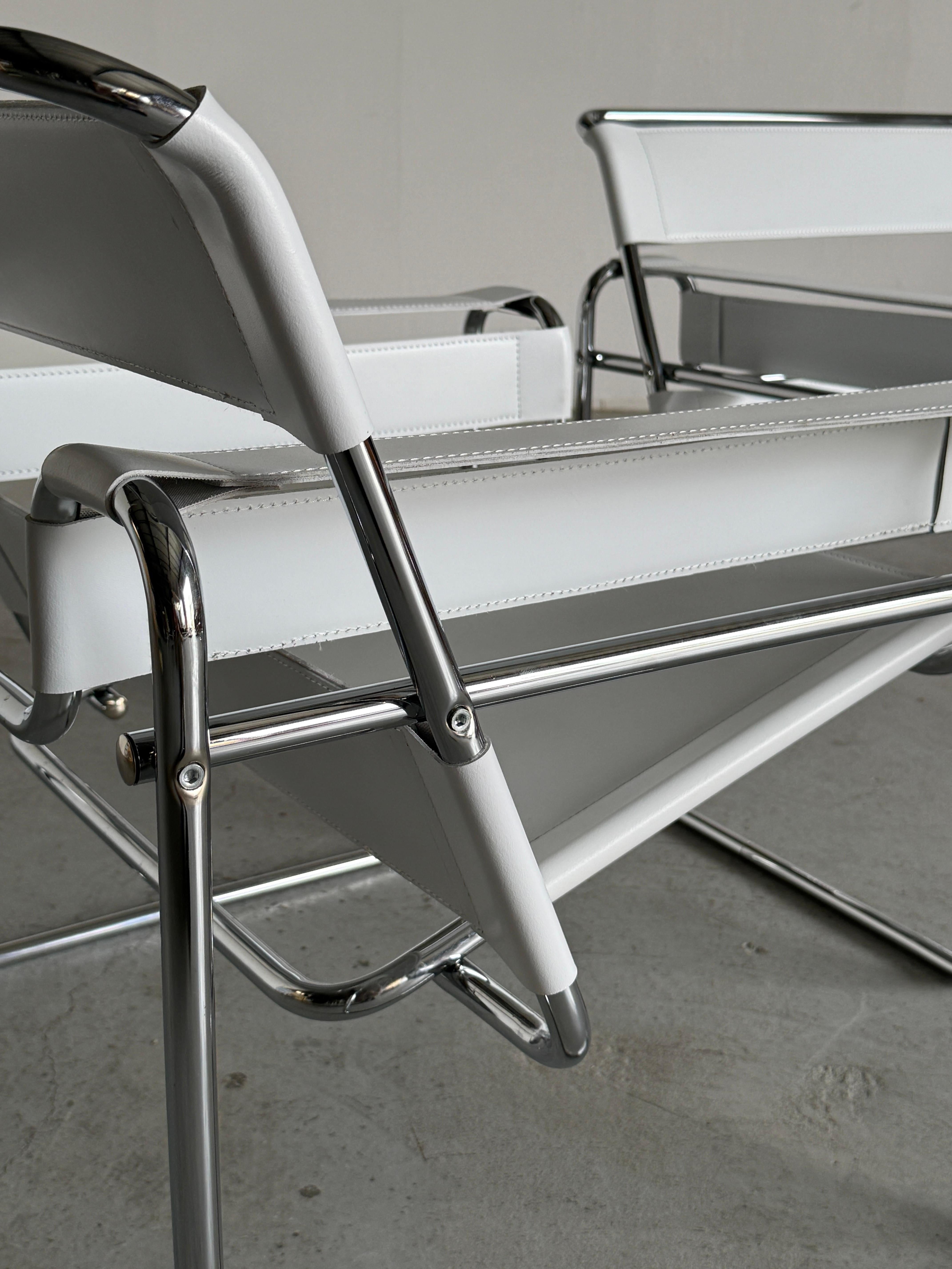 1 di 2 Poltrone 'Wassily' bianche vintage di Marcel Breuer, Sedia B3, Replica anni '70 in vendita 4