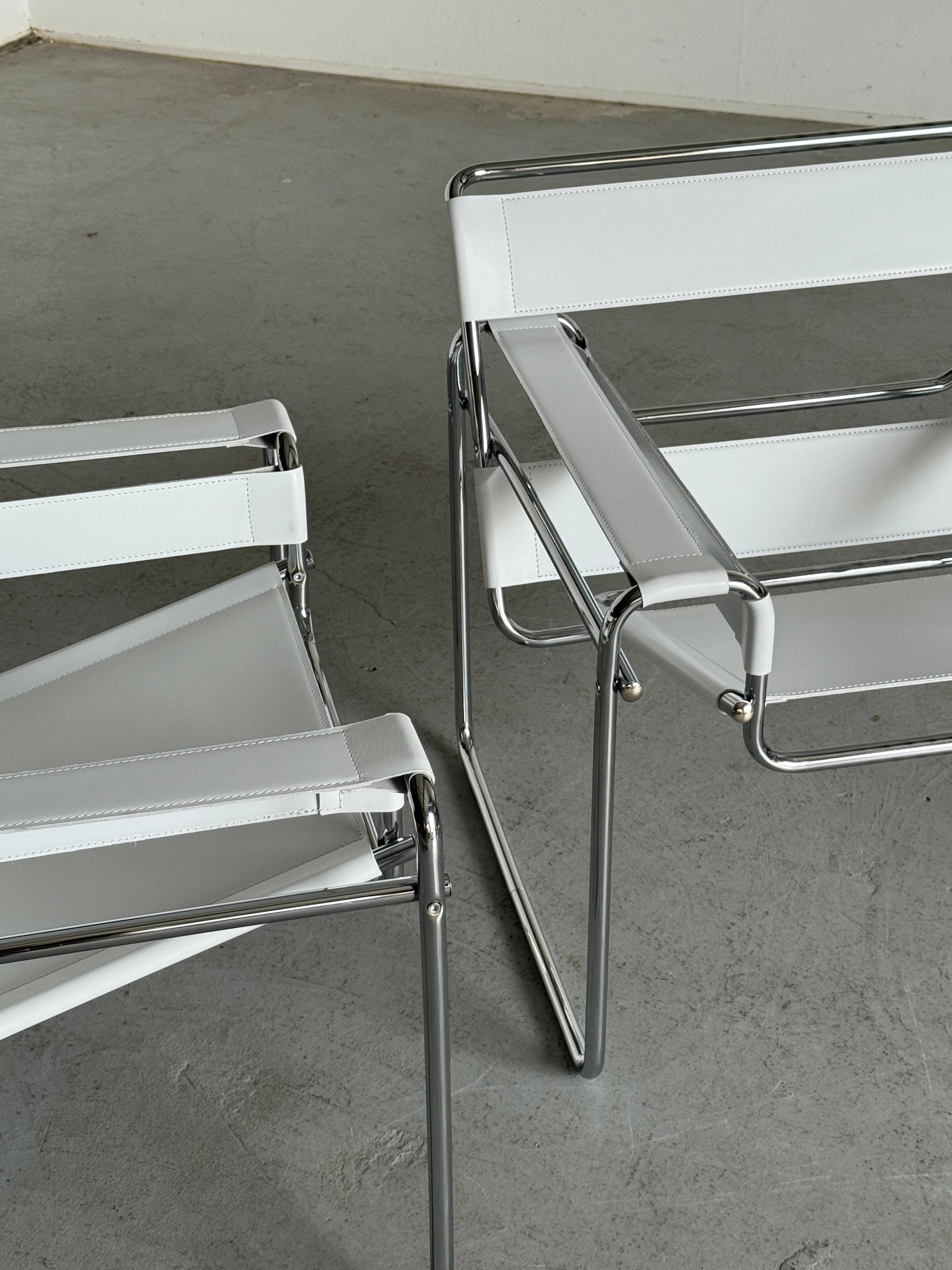 1 di 2 Poltrone 'Wassily' bianche vintage di Marcel Breuer, Sedia B3, Replica anni '70 in vendita 5