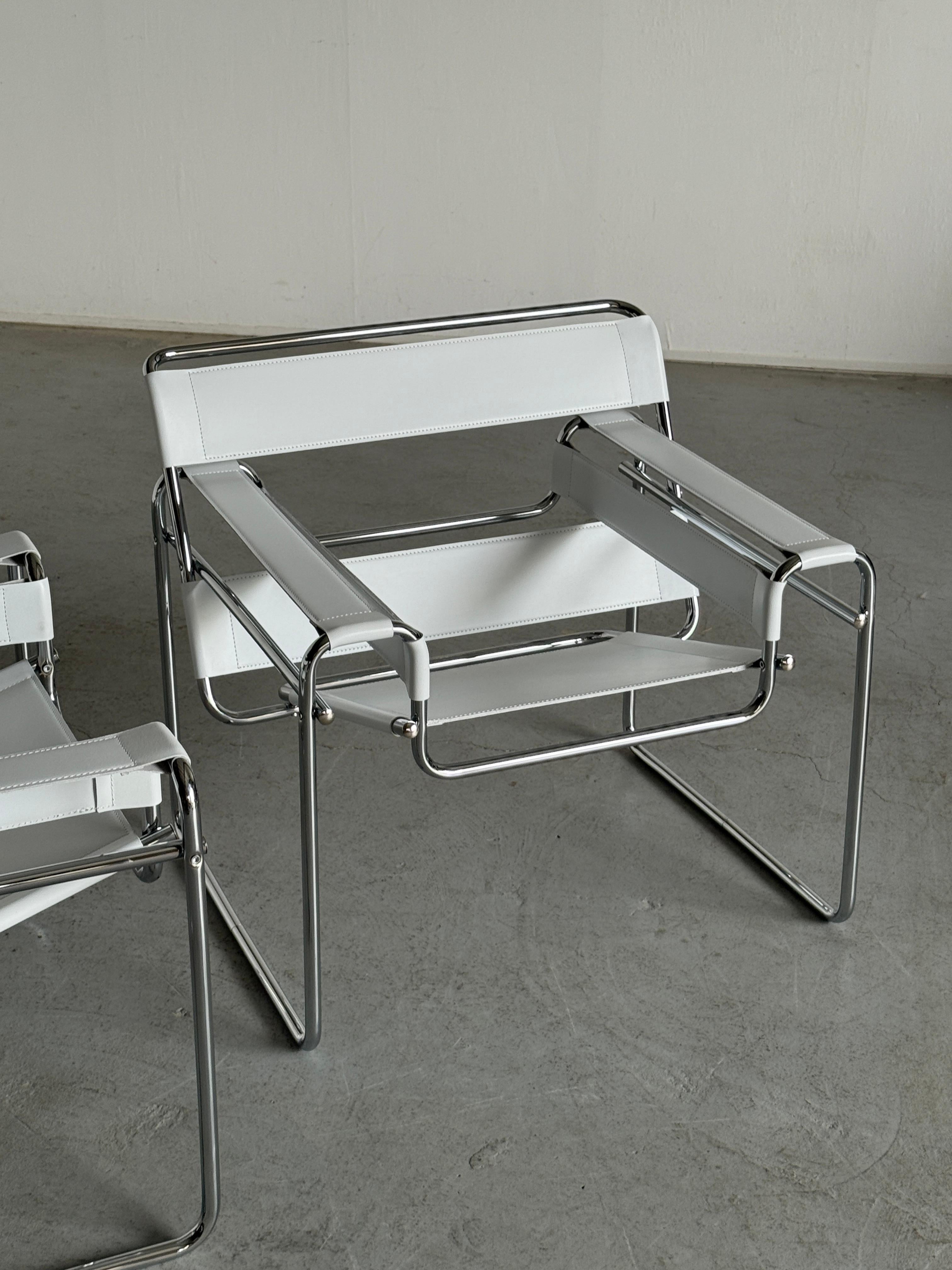 1 di 2 Poltrone 'Wassily' bianche vintage di Marcel Breuer, Sedia B3, Replica anni '70 in vendita 6