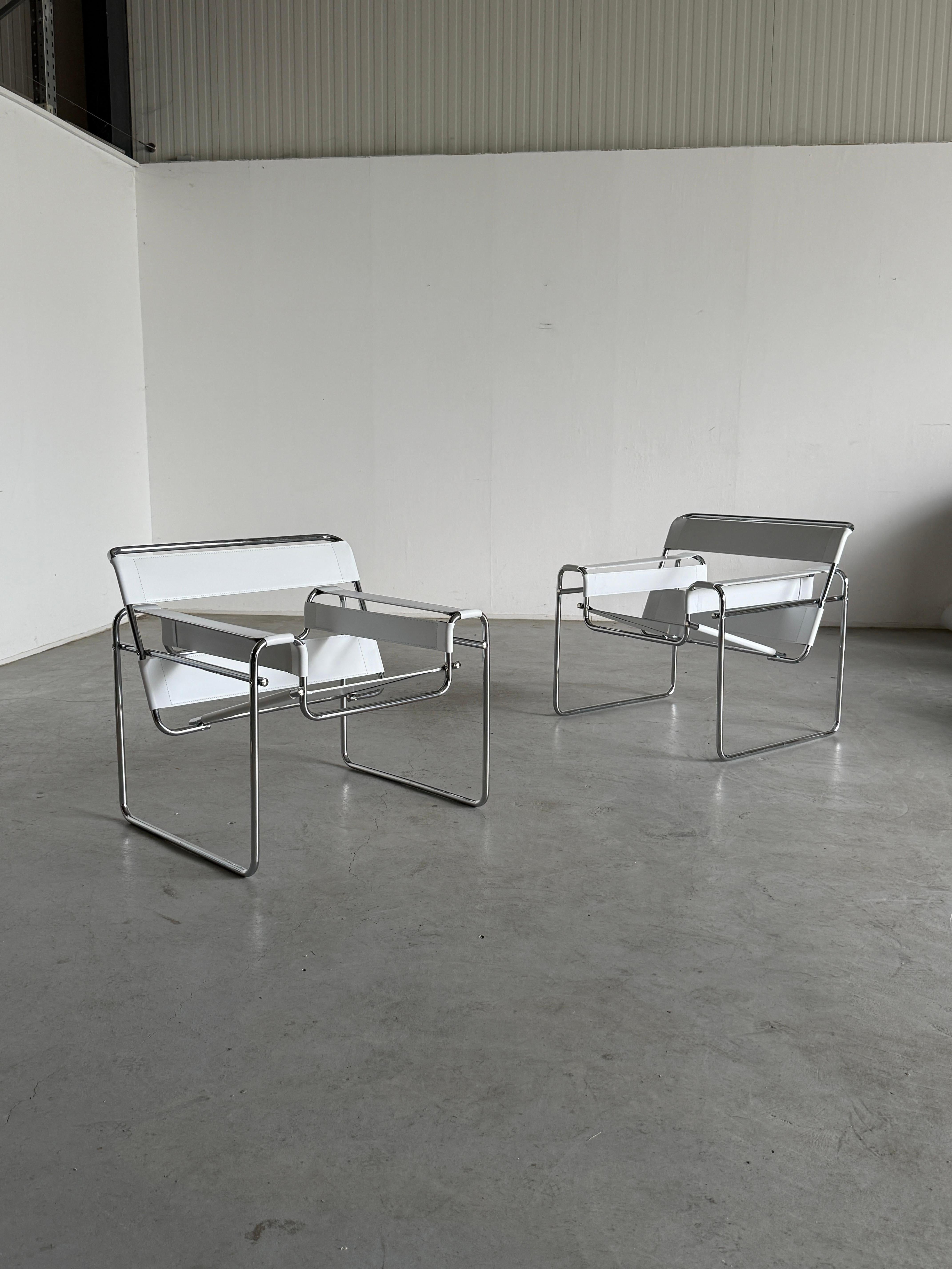 Le iconiche poltrone Wassily disegnate da Marcel Breuer nel 1925/26, conosciute anche come sedia 