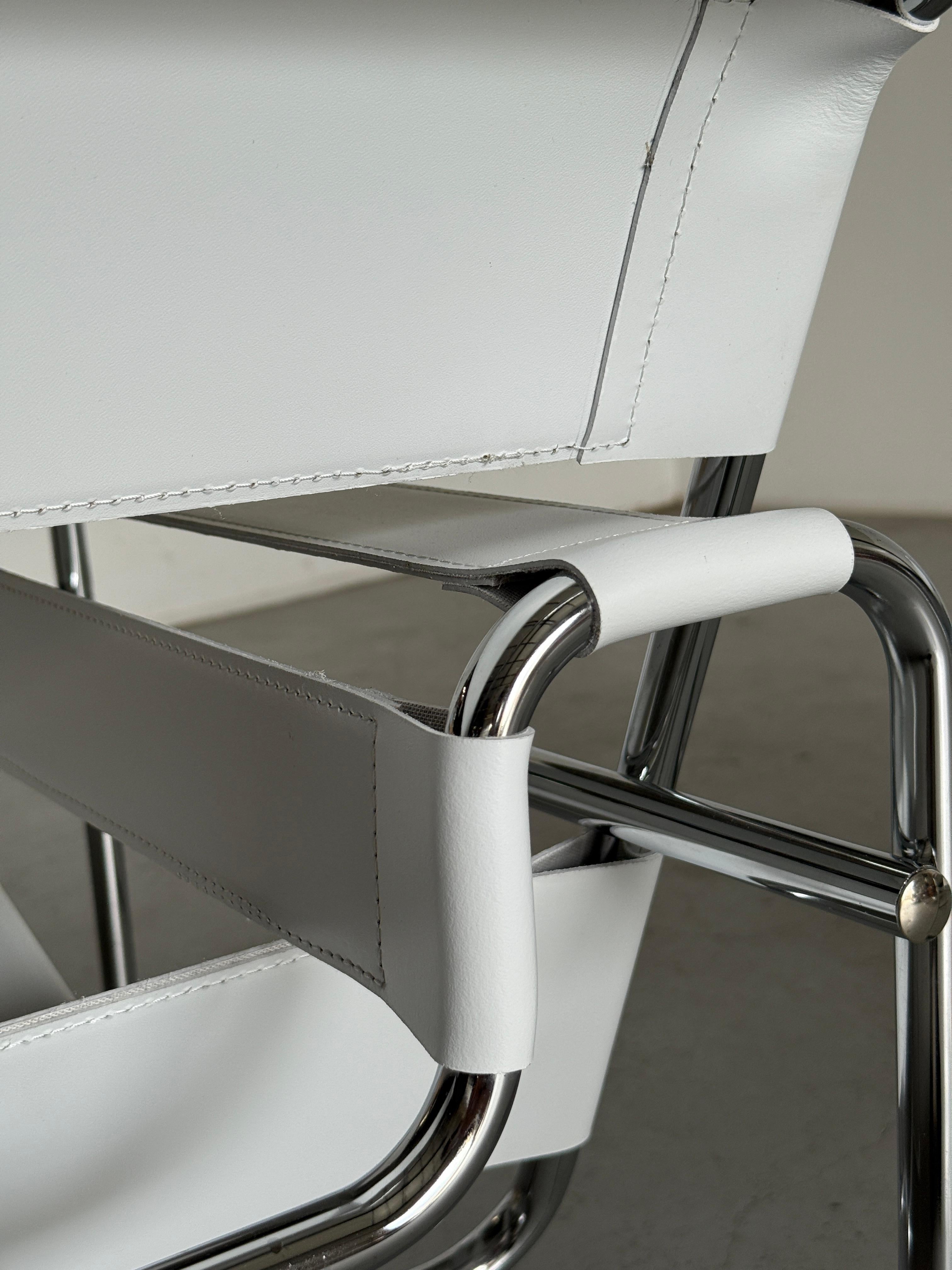 Acciaio 1 di 2 Poltrone 'Wassily' bianche vintage di Marcel Breuer, Sedia B3, Replica anni '70 in vendita