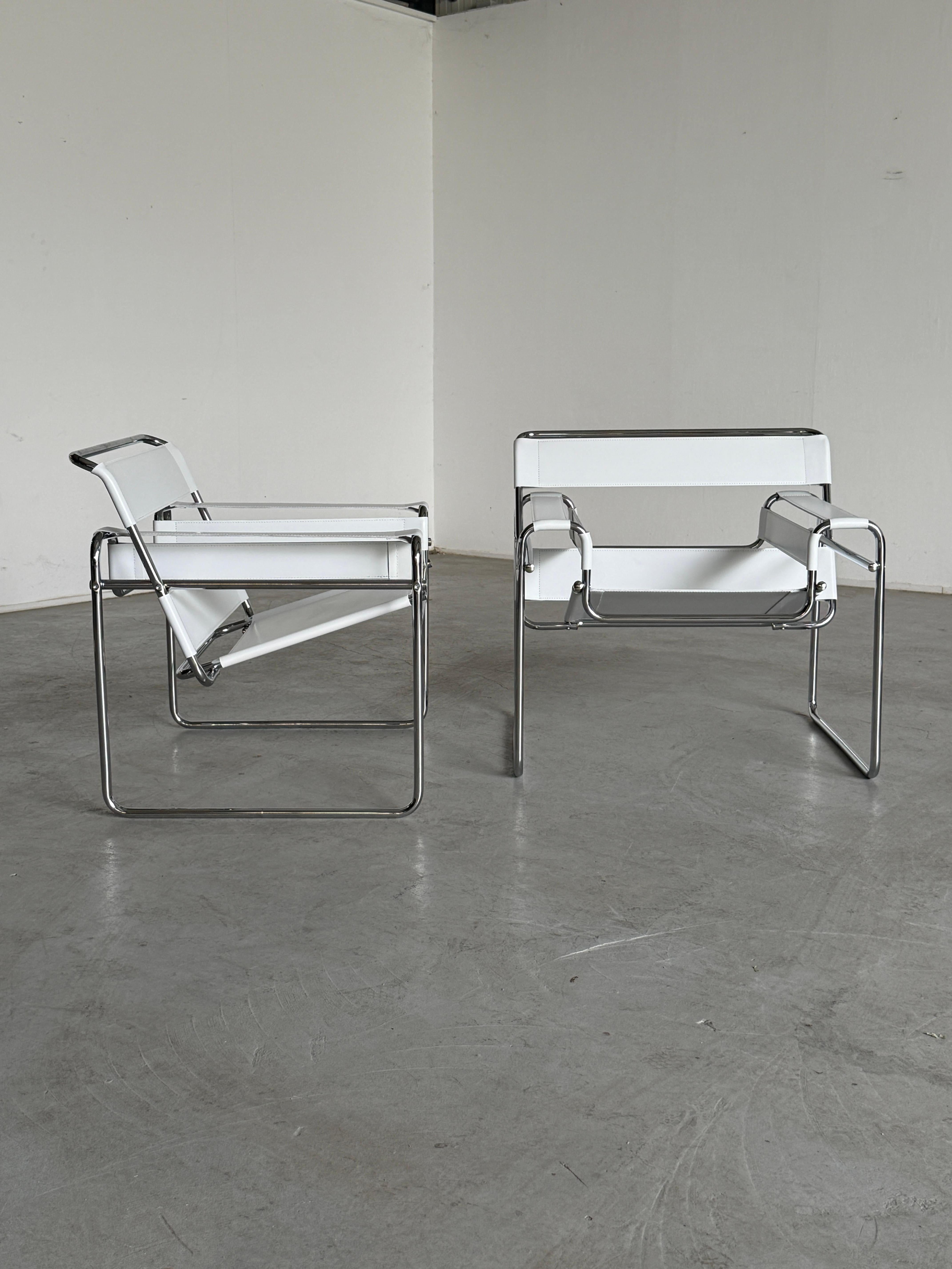 1 di 2 Poltrone 'Wassily' bianche vintage di Marcel Breuer, Sedia B3, Replica anni '70 in vendita 2